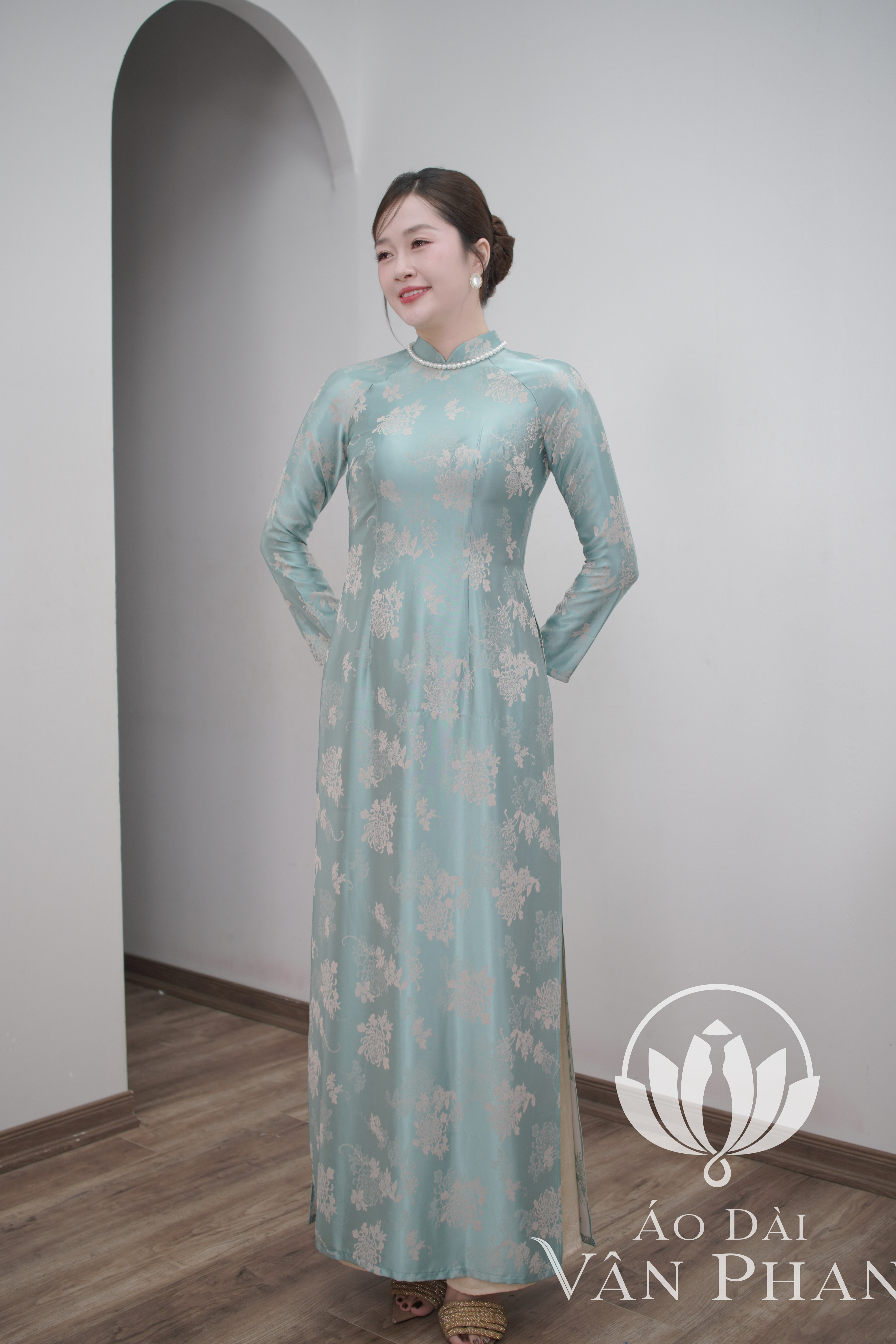A3241 áo dài cổ 3p tay dài truyền thống gấm cúc xanh min_thumbnail_2