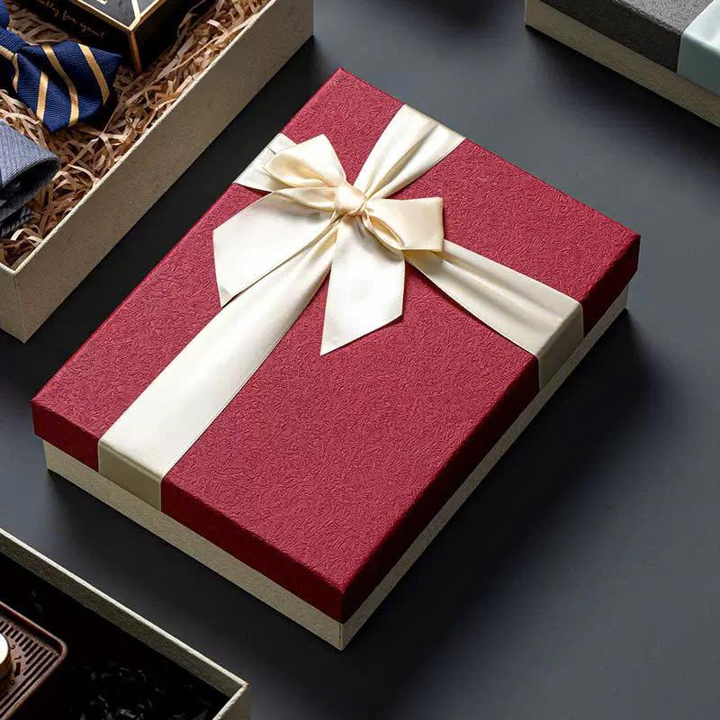 Hộp Quà Tặng Size 35x25x9 Cunbag Gắn Nơ Màu Đỏ Sang Trọng Thiết Kế Tinh Tế Dịp Sinh Nhật HCUN002