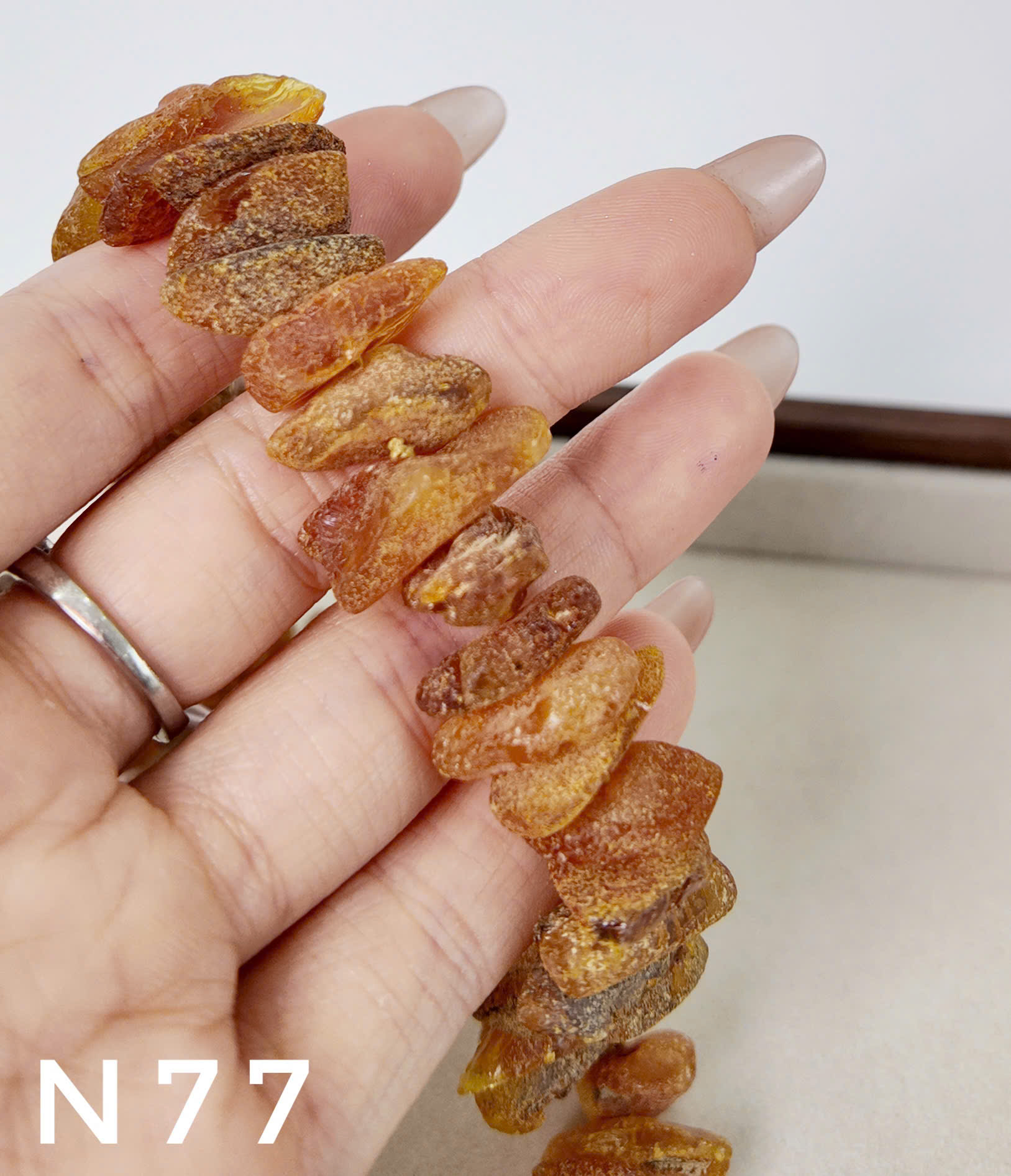 Vòng Cổ Hổ Phách Thô Hạt To Màu Cognac – N77