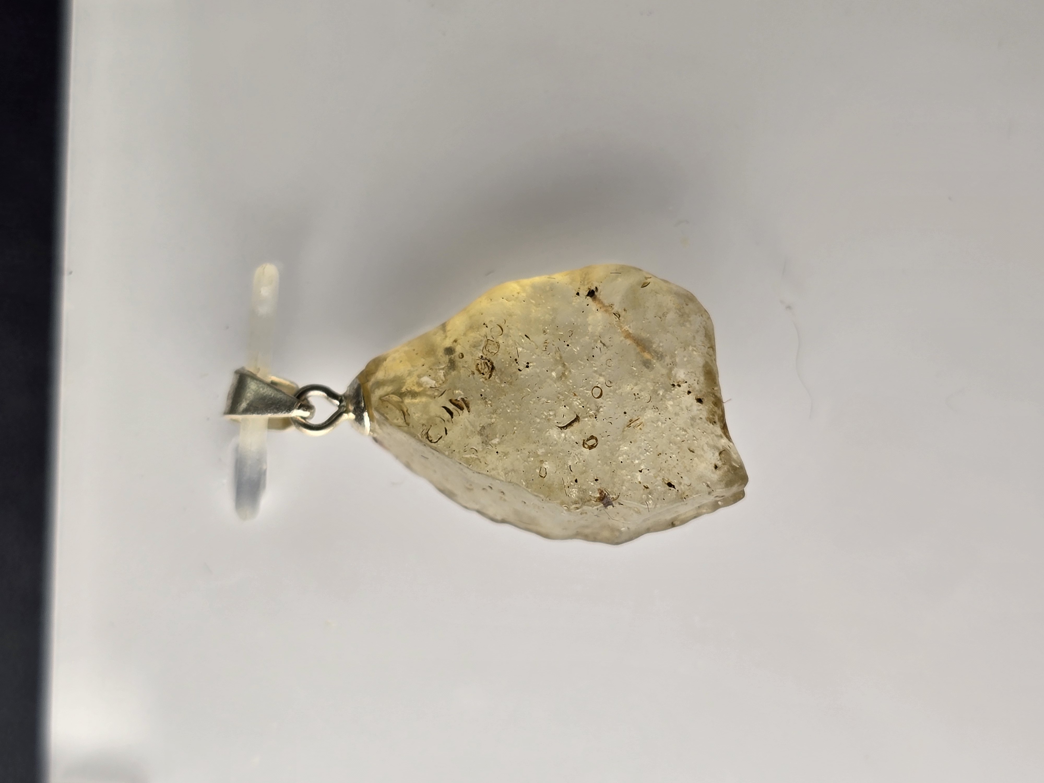 Mặt Dây Chuyền Libyan Desert Glass Dáng Thô Khấu S.925_thumbnail_5