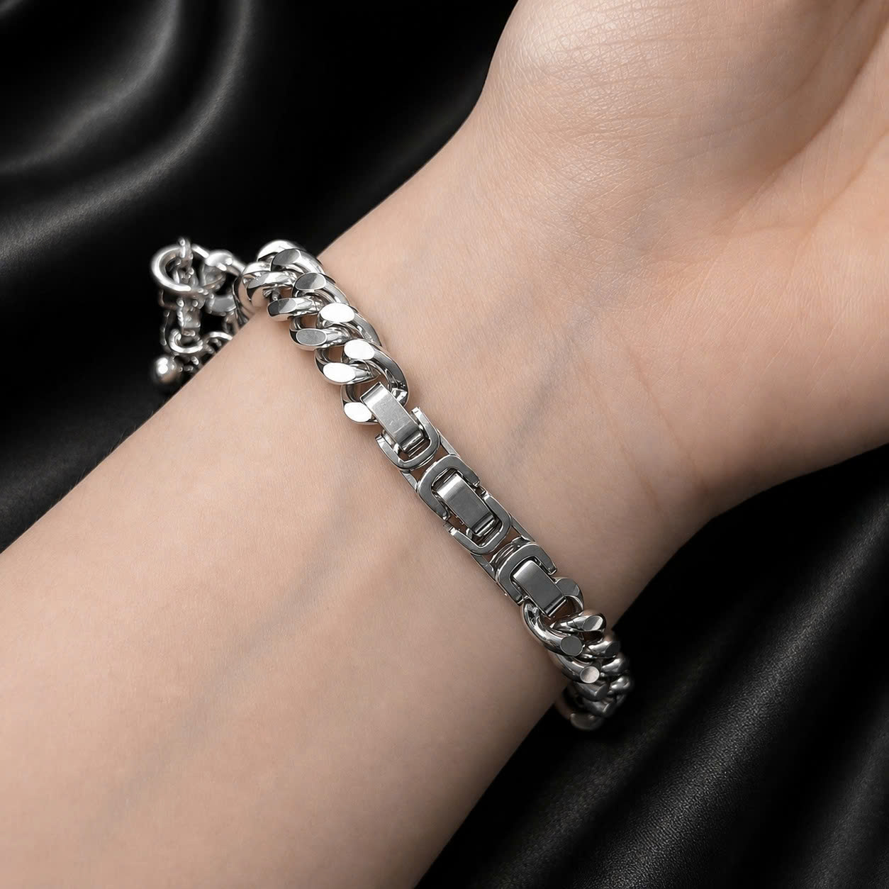 Vòng tay mắc xích bản chữ nhật giữa 18cm._thumbnail_3