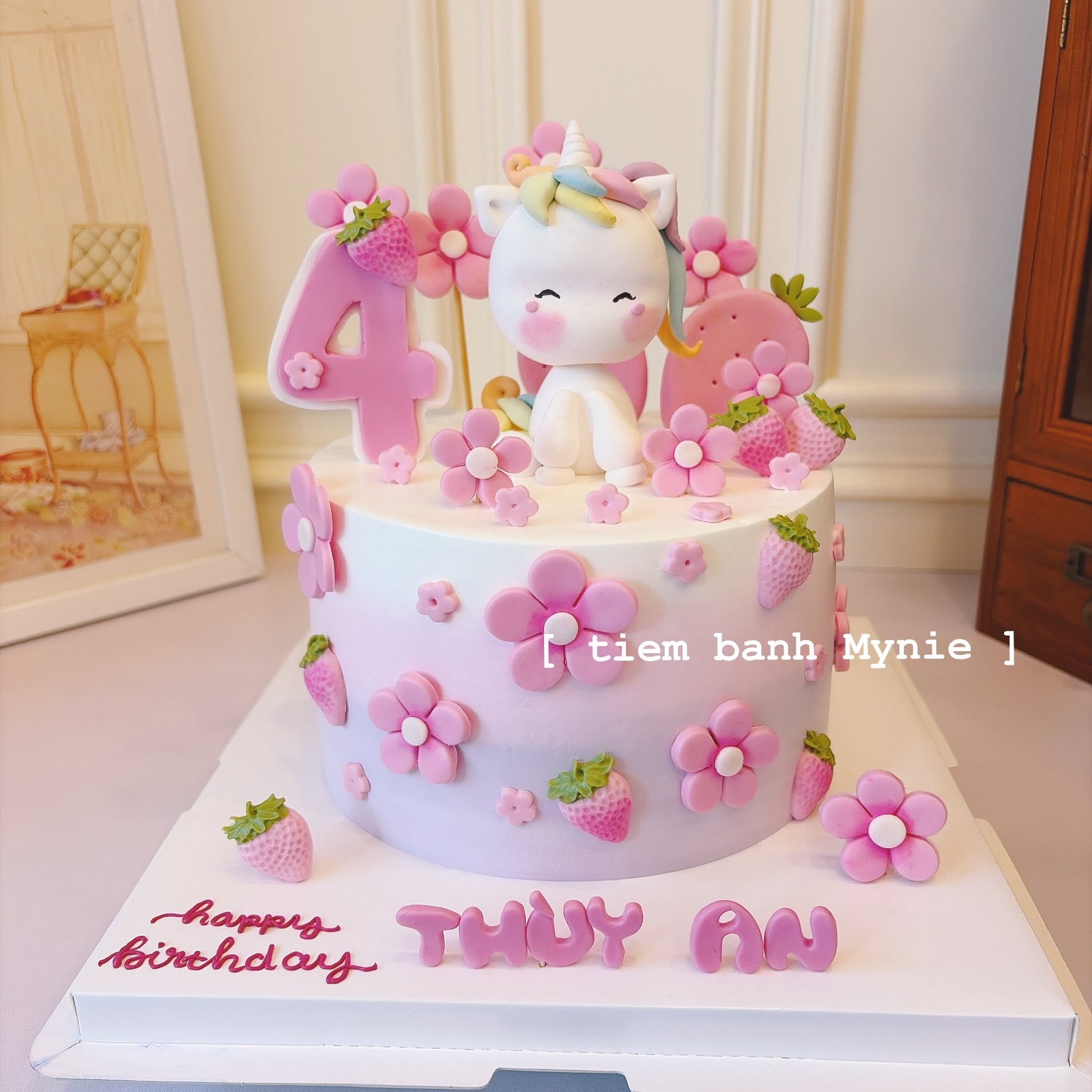 Bánh thôi nôi, bánh cho bé gái chủ đề Unicorn