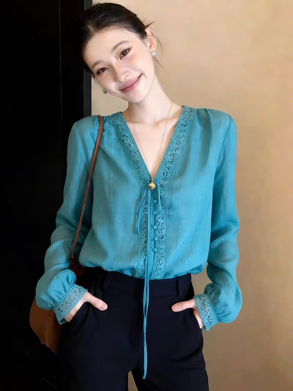 MS XM0603398: Áo sơ mi xanh cổ V