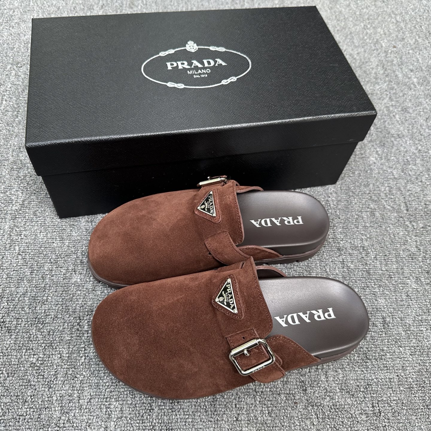 Sục PRADA