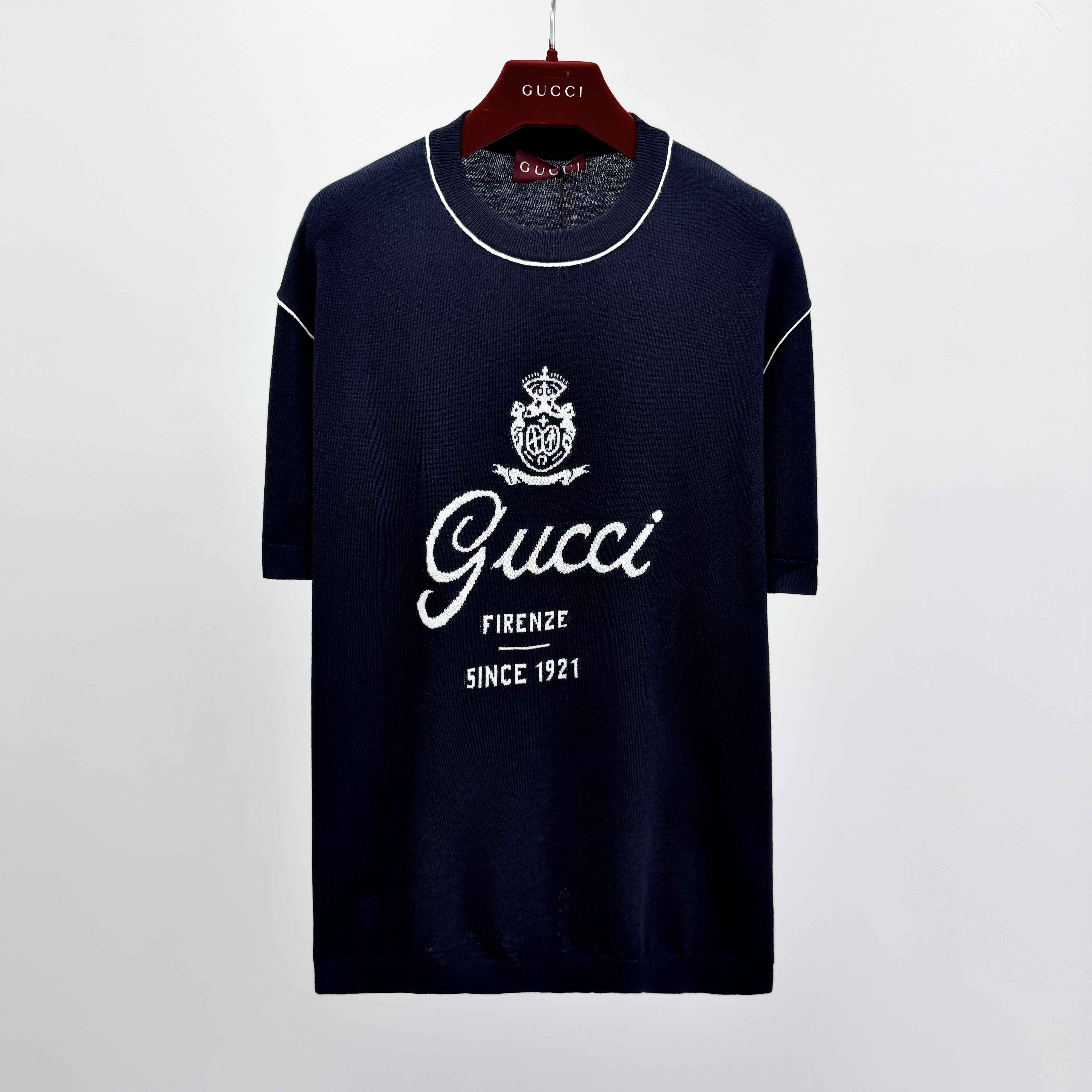 Phông Gucci