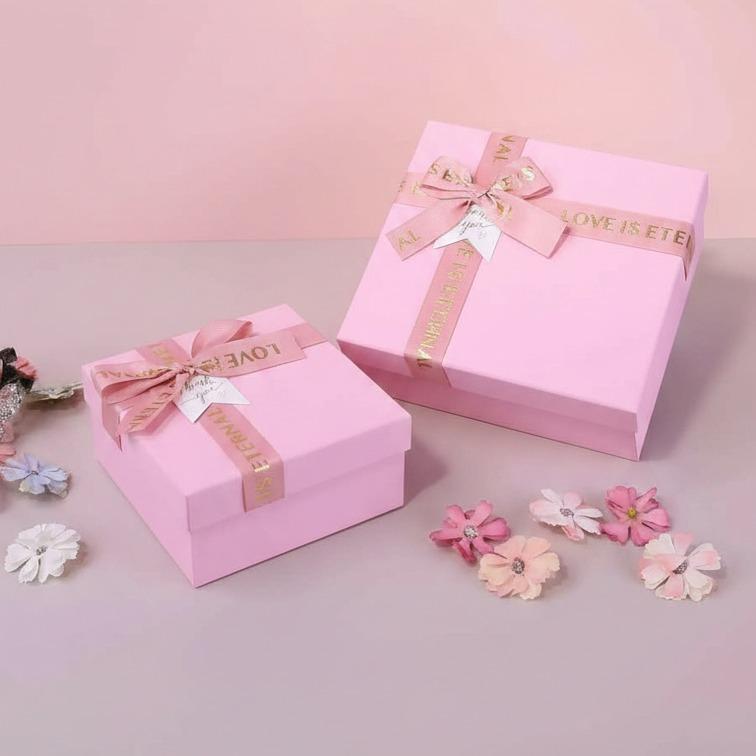 Hộp Quà Tặng Size 35x25x9 Cunbag Gắn Nơ Màu Hồng Sang Trọng Thiết Kế Tinh Tế Dịp Sinh Nhật HCUN008