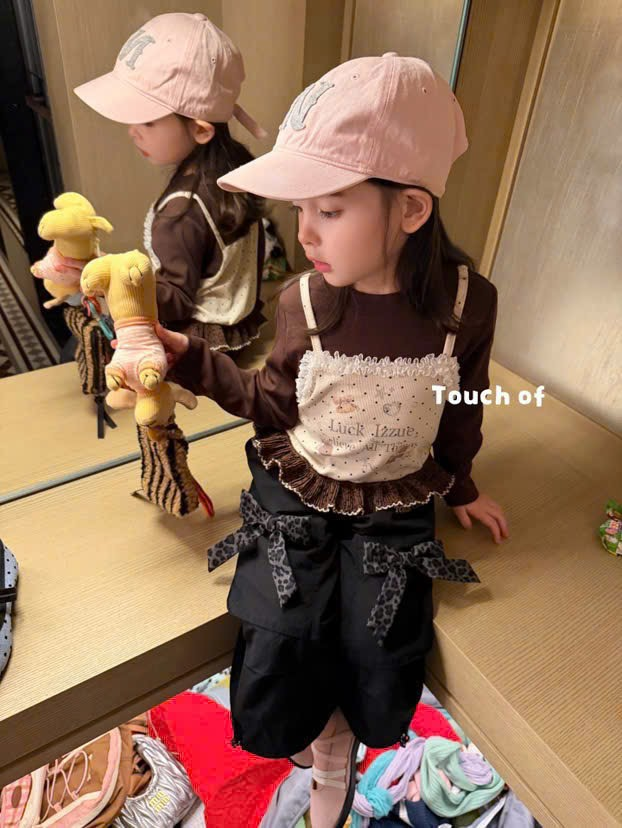 TF05 - Áo thun dài tay nâu phối yếm Touch Of