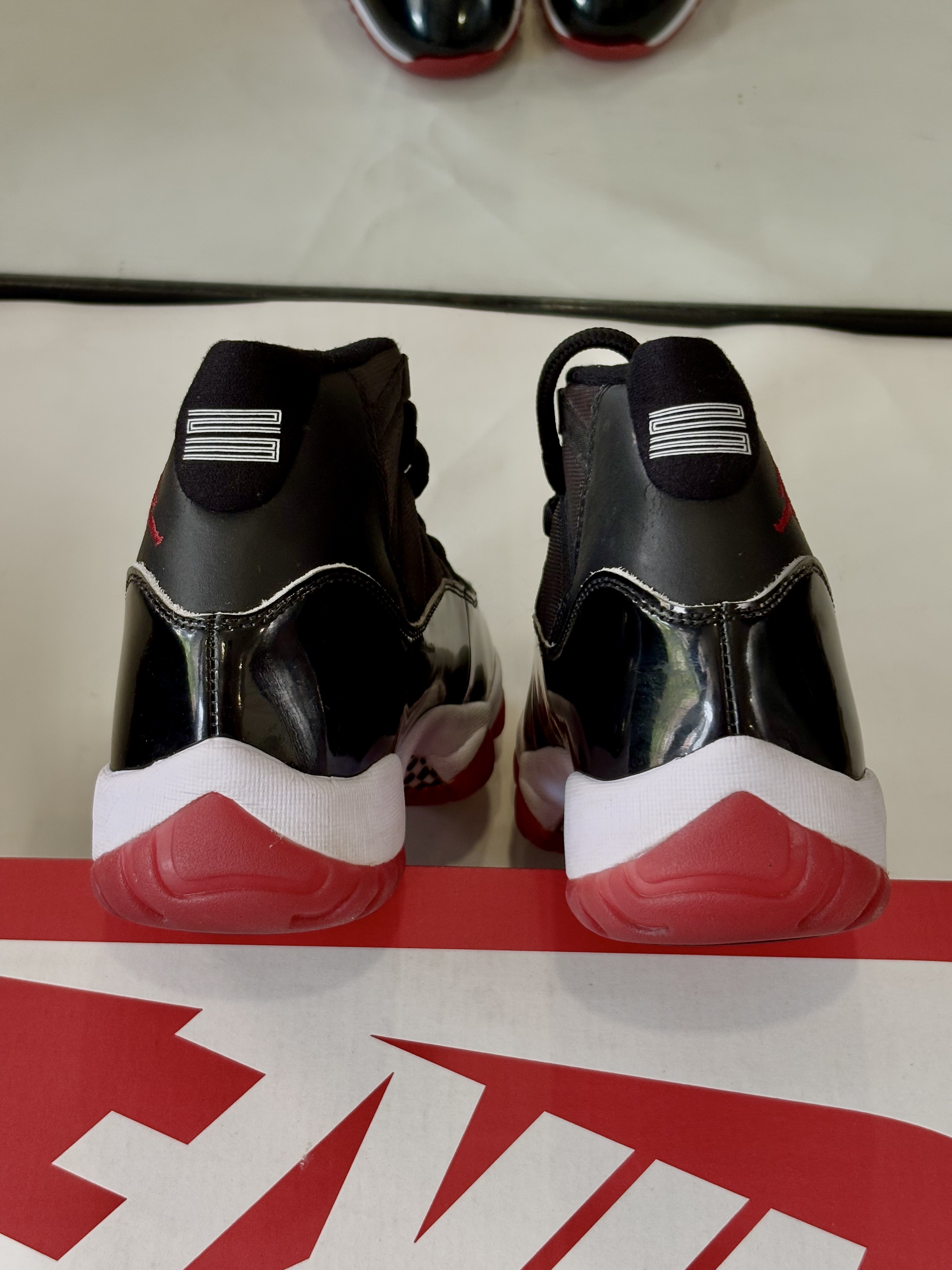 Nike Air Jordan 11 Retro Bred 378037-061_thumbnail_4