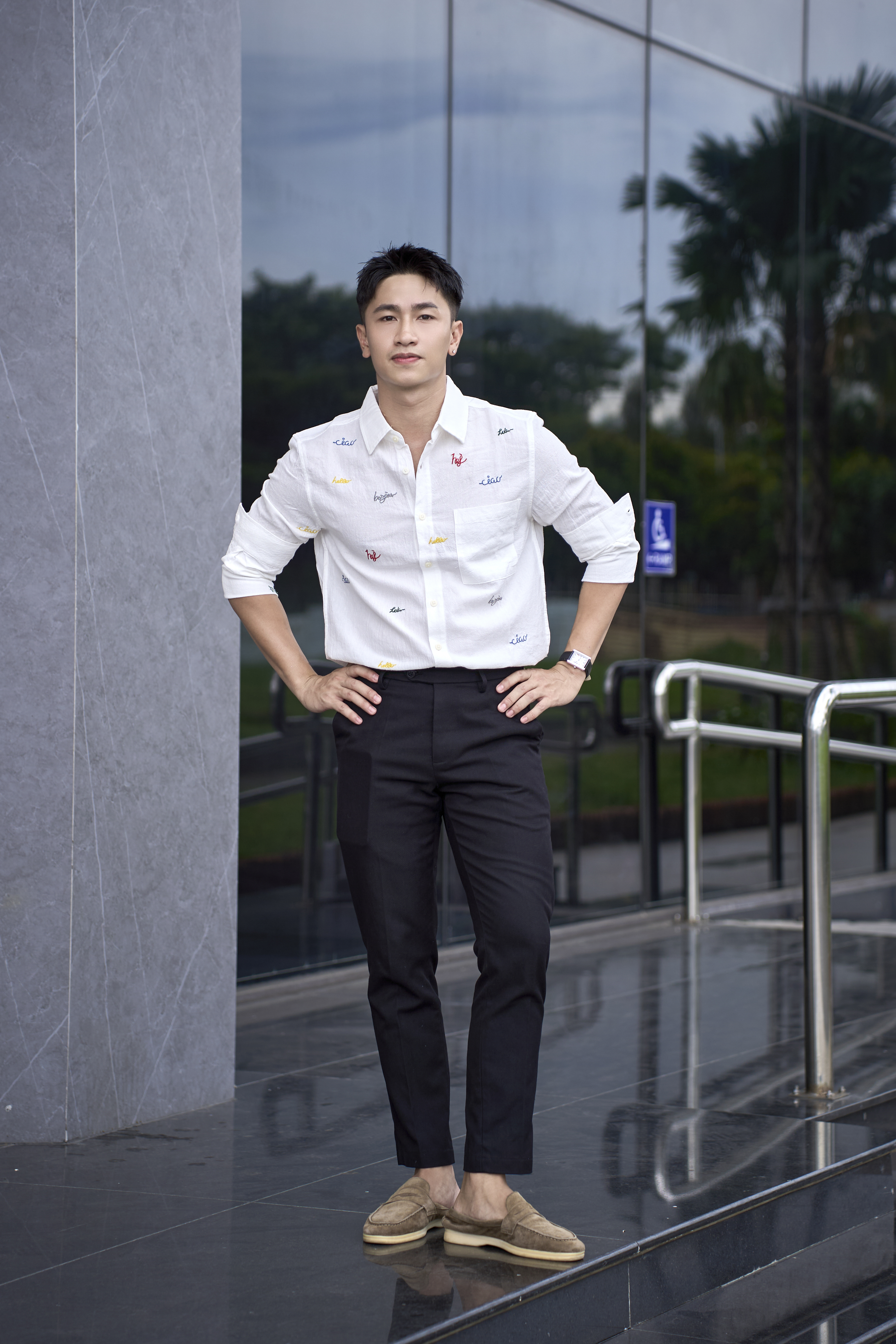 SA127 - Áo sơ mi nam dài tay cotton 100% phong cách Nhật Bản, form rộng, thêu chữ nghệ thuật, màu Trắng/Xanh Dương