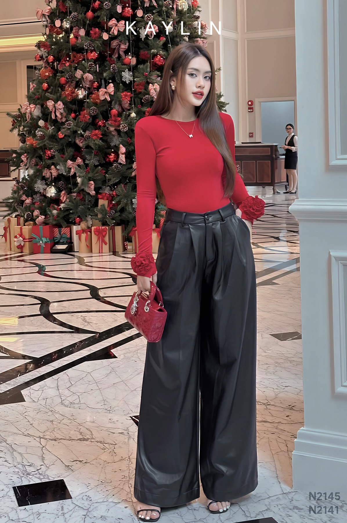Áo Tay Dài Hở Lưng Phối Hoa Tay KAYLIN