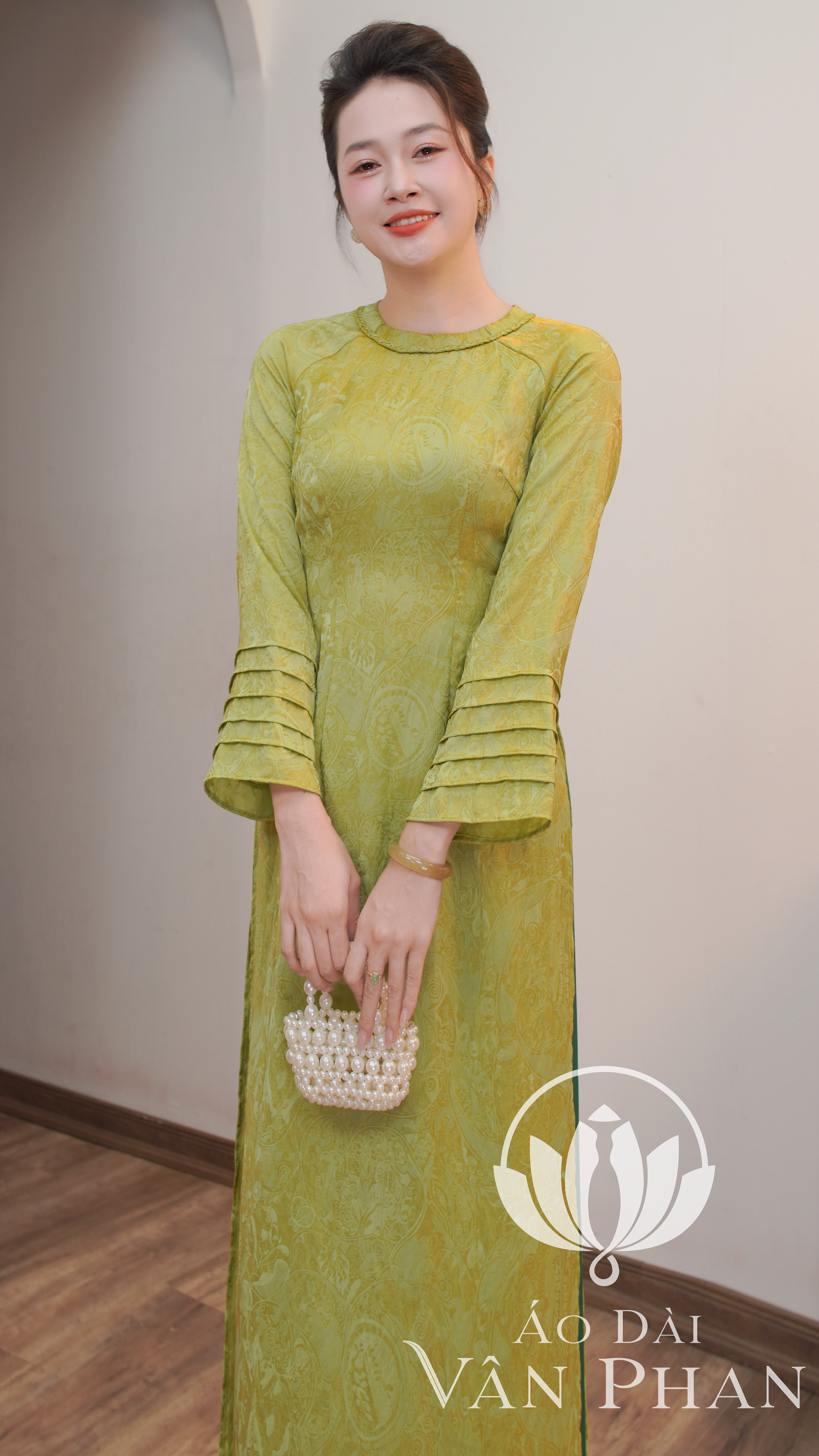 A3377 áo dài cổ khít tay loe dài cốm tencel_thumbnail_1