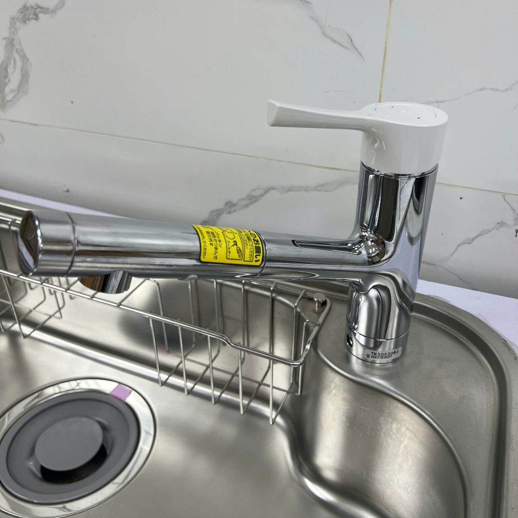 Vòi rửa bát TOTO TKS05306J kéo dài đầu vòi và điều chỉnh tia nước tại đầu vòi (Mới 100%) - Bảo hành 2 năm_thumbnail_2