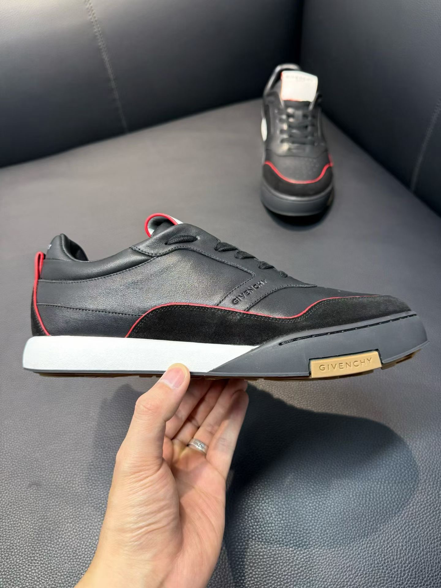 Giày Givency