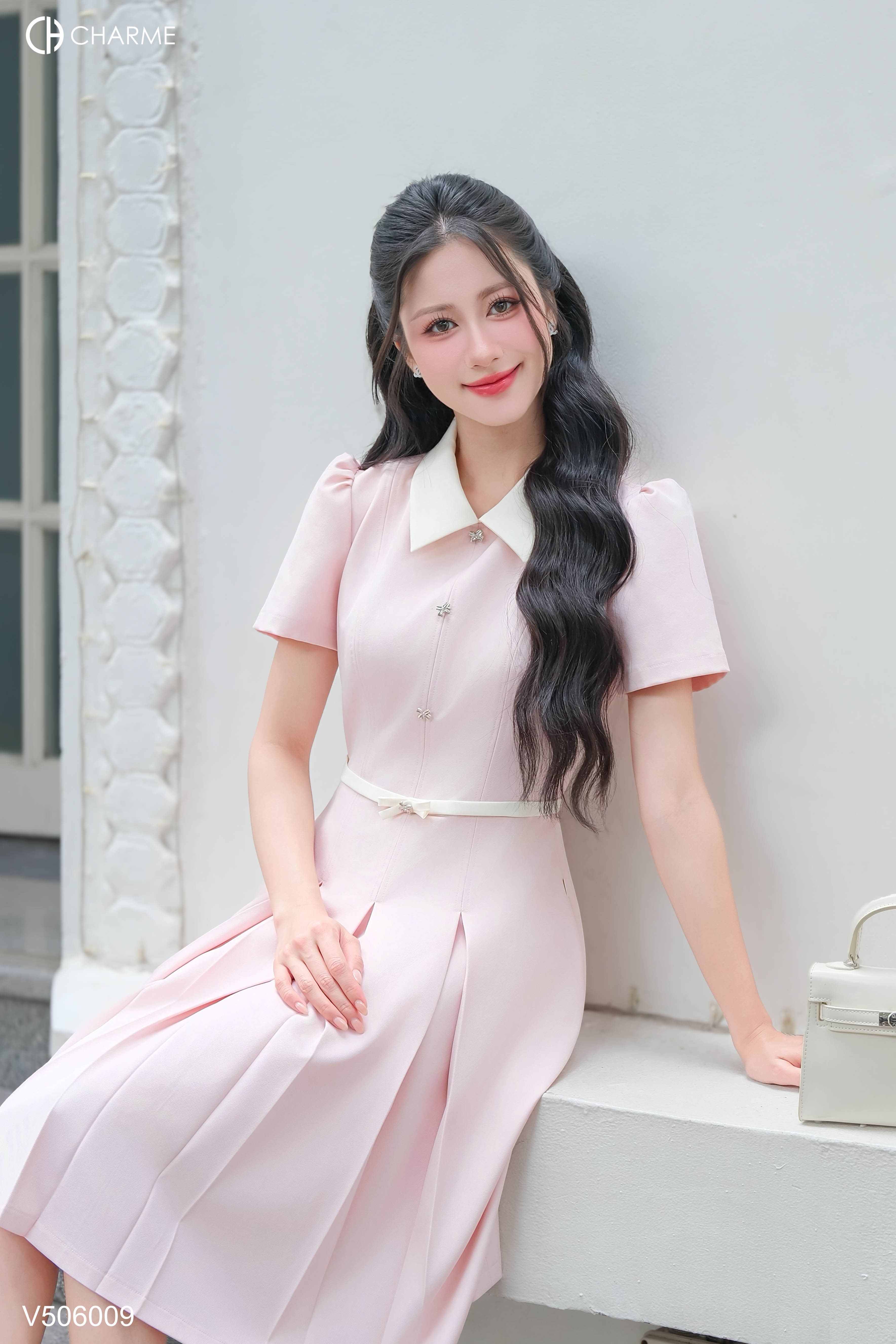 Váy liền phối cổ V nơ eo 506009_thumbnail_9