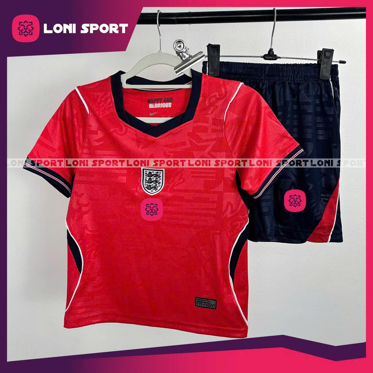 Bộ Kid tuyển Anh sân khách đỏ World Cup 2026