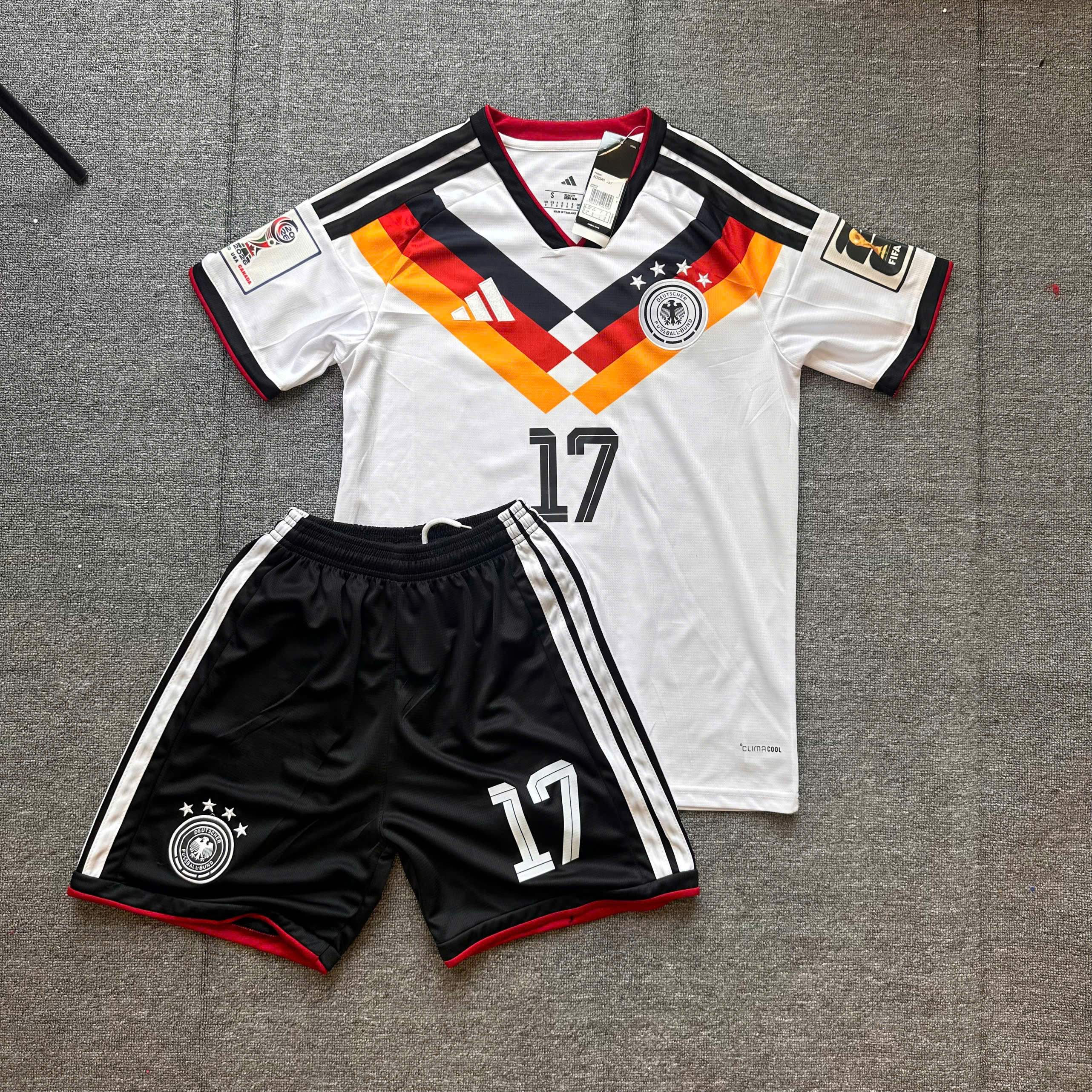 SALE 24 - Size: S