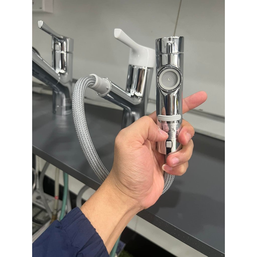 Vòi rửa bát TOTO TKS05306J kéo dài đầu vòi và điều chỉnh tia nước tại đầu vòi (Mới 100%) - Bảo hành 2 năm_thumbnail_1