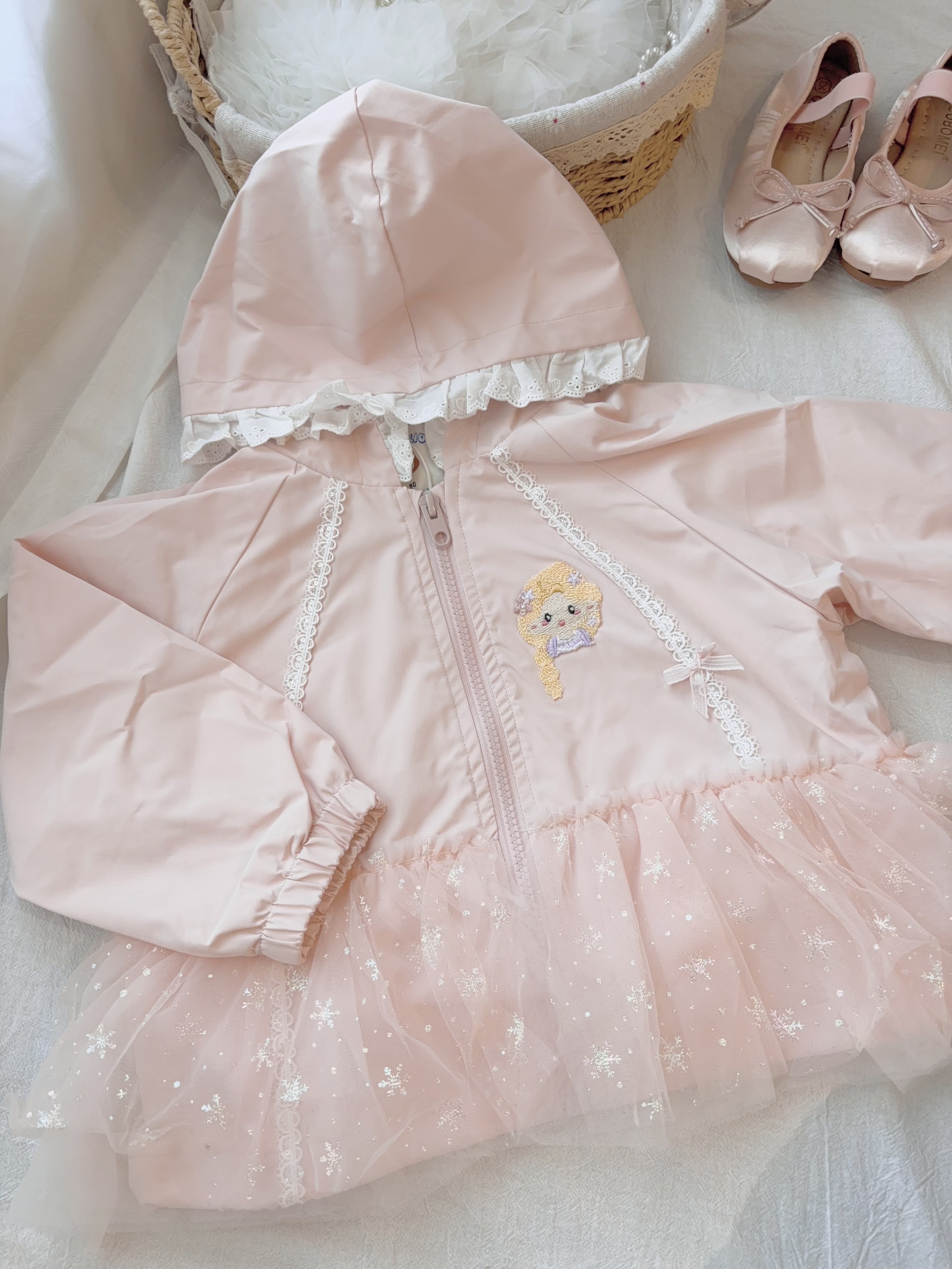 UC08 - Áo gió phối bèo kèm mũ 2 màu xanh hồng UCEE