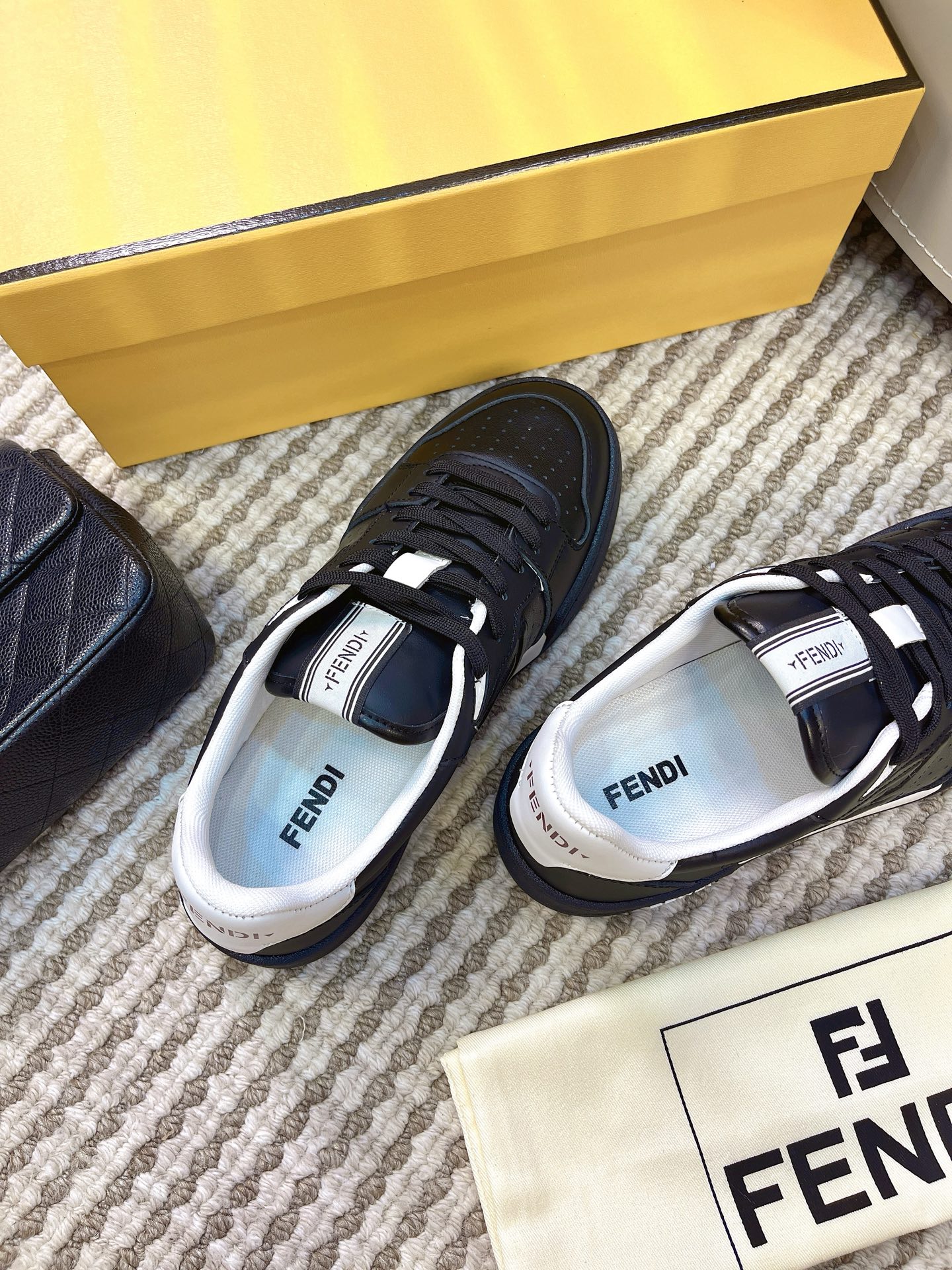 Giày Fendi