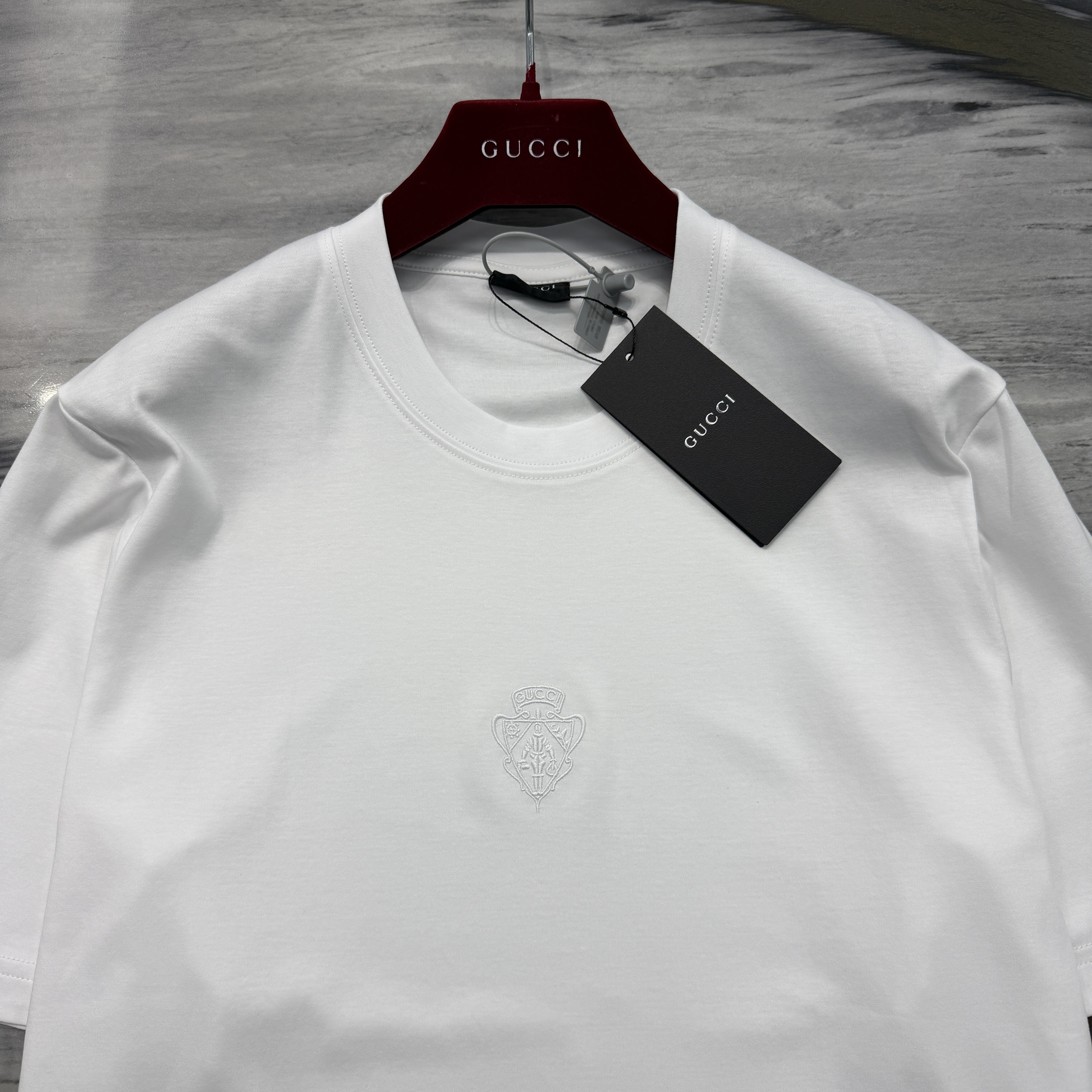 Phông Gucci