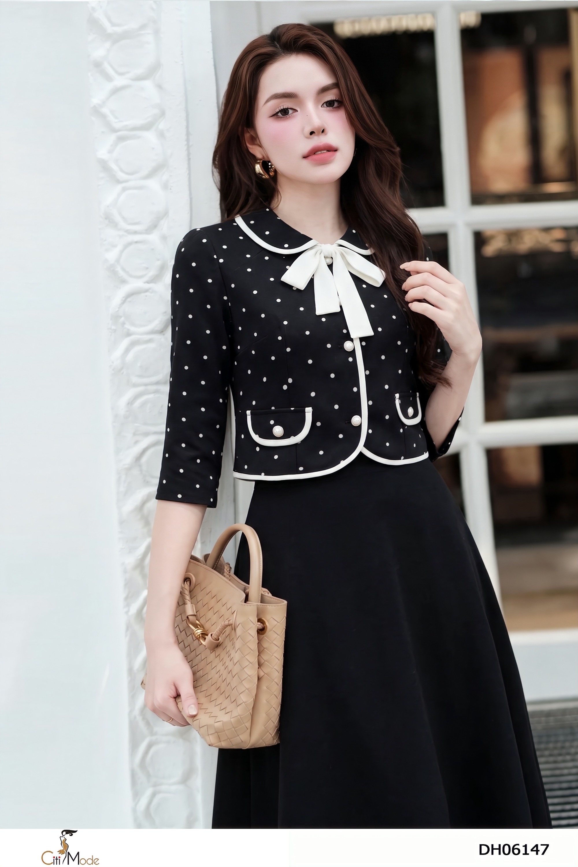 Đầm xòe đen phối chấm bi đen cổ sen nơ cách điệu