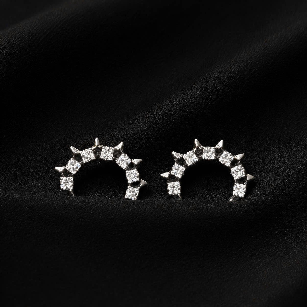 Daith titan 7 đá vuông xen kẻ nhọn 8mm