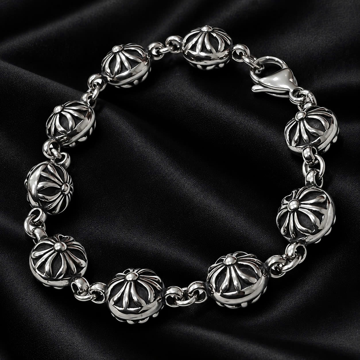 vòng tay titan charm cầu tròn chrome heart._thumbnail_1