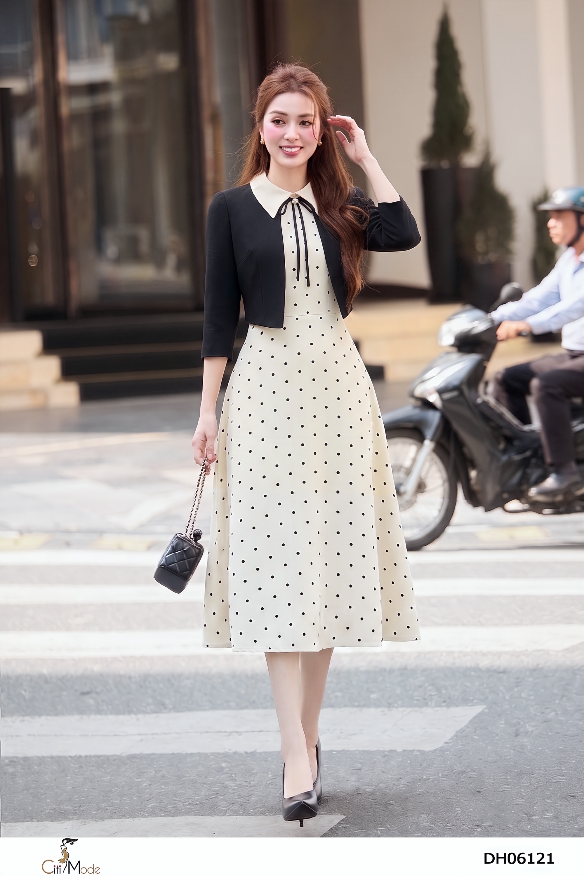 Đầm xòe chấm bi phối đen giả set cổ cách điệu tay lỡ