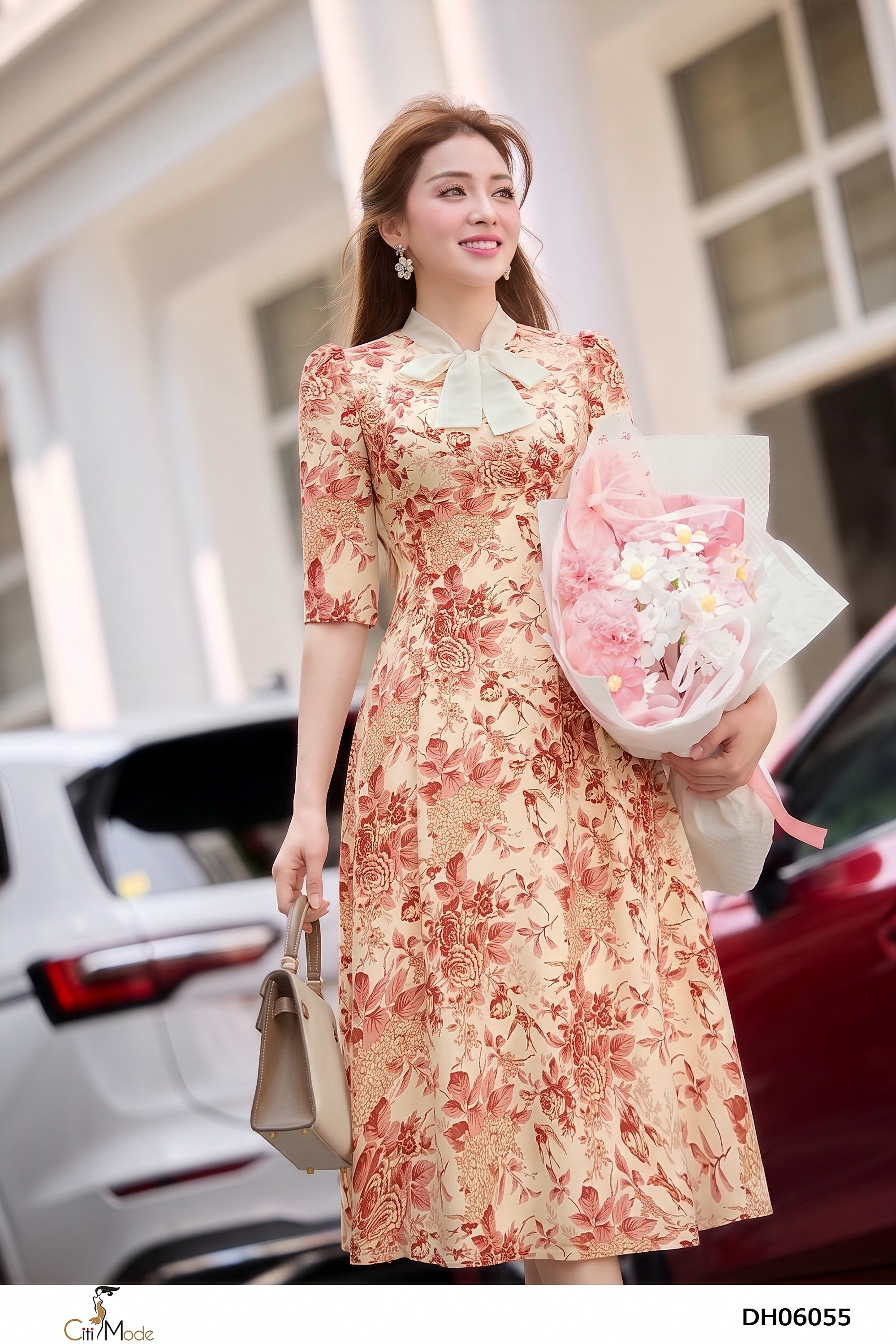 Đầm xòe hoa cam đỏ, cổ thắt nơ tay lỡ