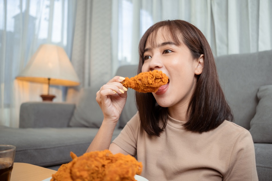 Nhức răng ăn gà được không? Cách ăn và chăm sóc răng đúng cách