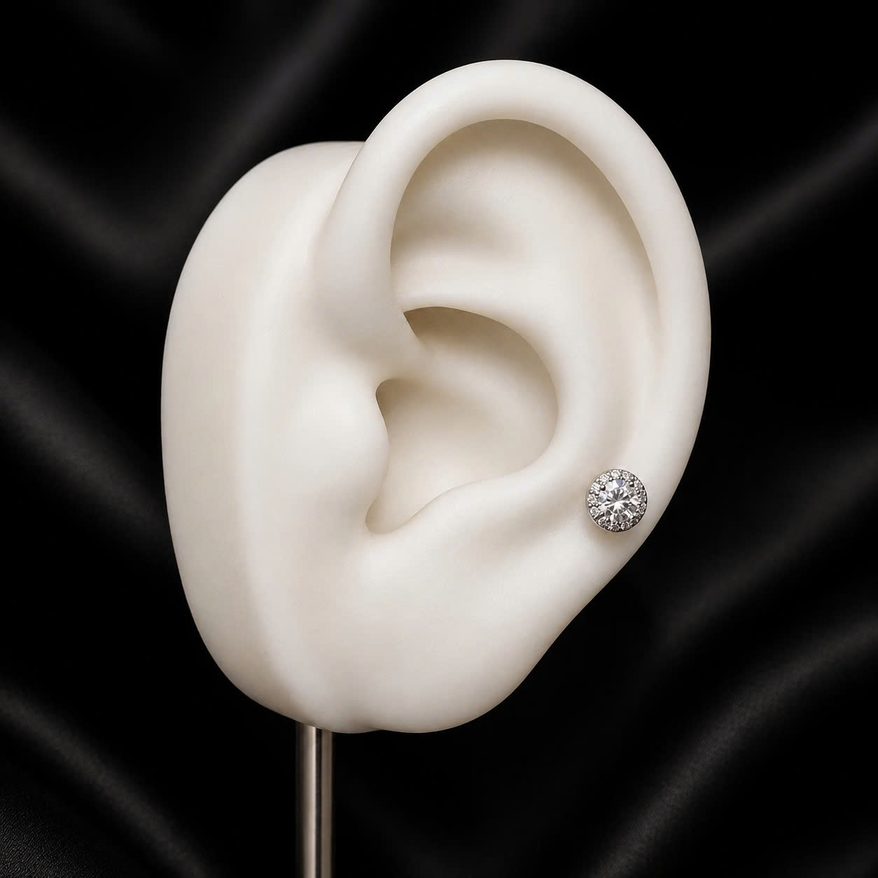 Khuyên tai bạc kim cương mois viền đá tấm 6mm_thumbnail_3