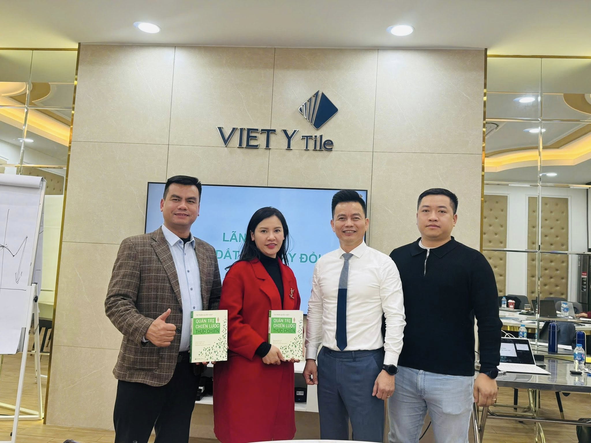 ‘Đầu xuôi, đuôi lọt’ với tinh thần quyết tâm cao của đội ngũ Ban lãnh đạo, VIET Y Tile hứa hẹn một năm tăng trưởng đột phá!