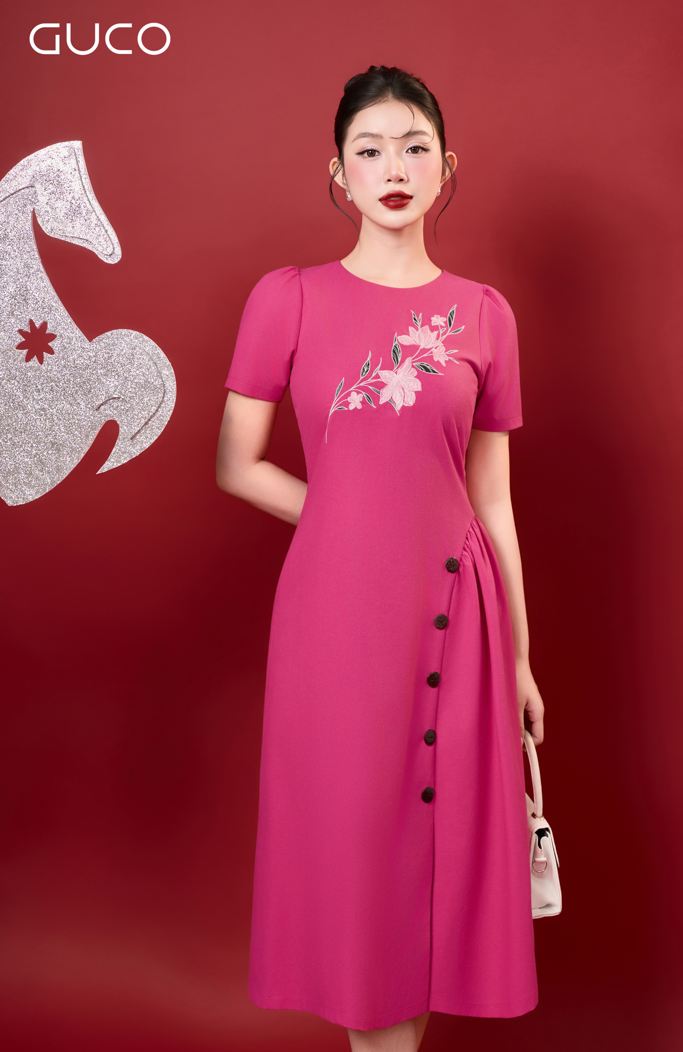 ĐẦM A CỔ TRÒN  THÊU HOA TRƯỚC NGỰC - HỒNG