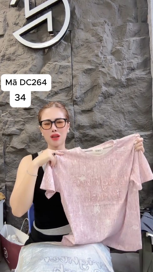DC264 Áo thun form rộng kết sequin