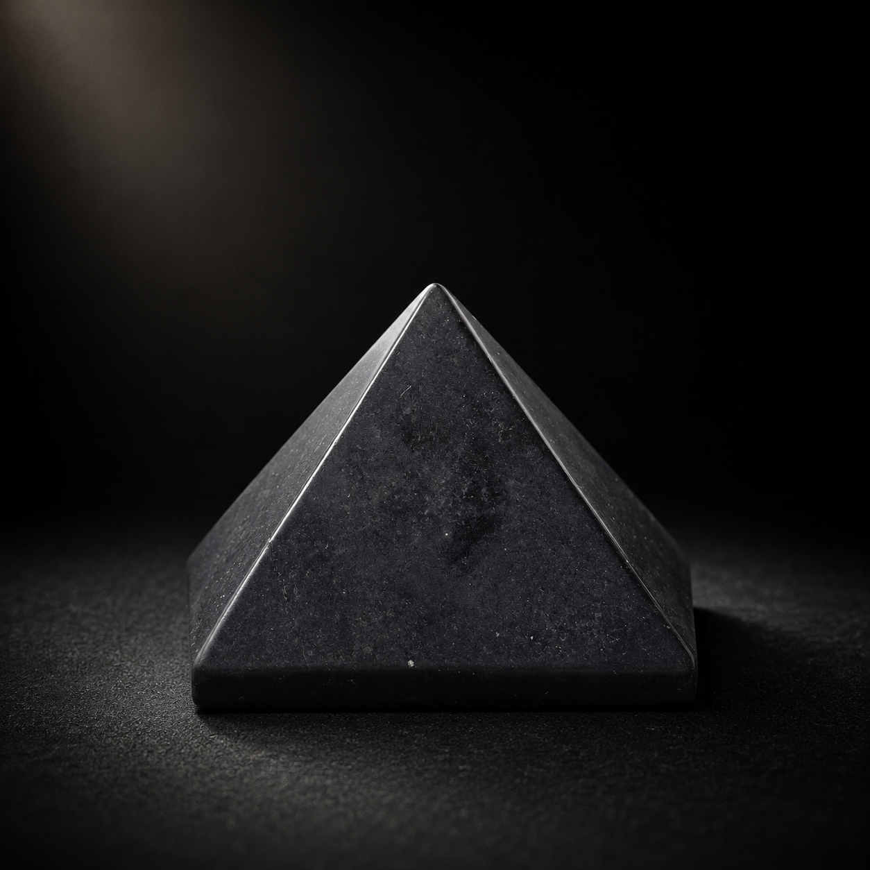 Kim Tự Tháp Shungite Để Bàn