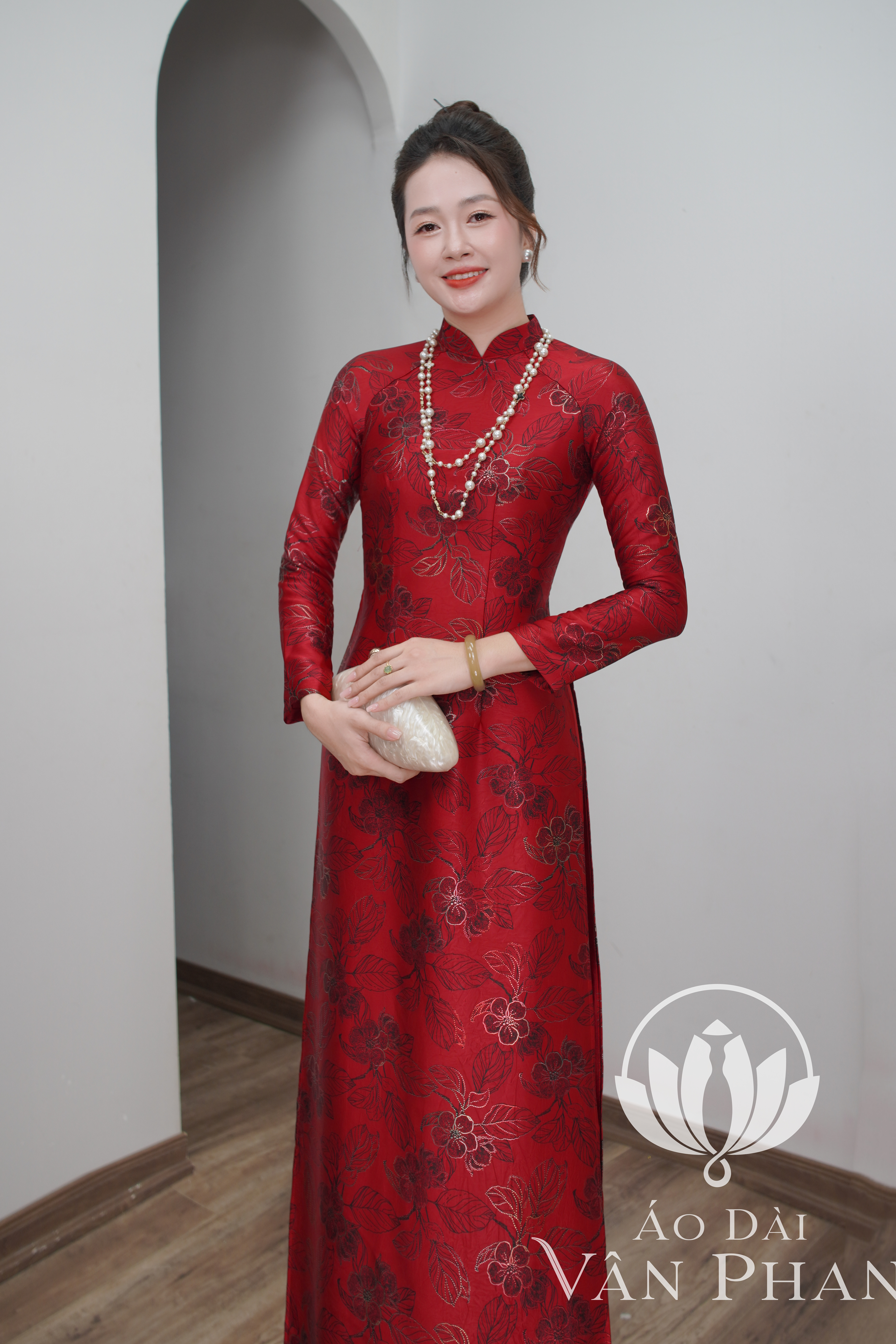 A3369CC áo dài cổ 3p tay dài lụa dubai titan đỏ đô hoa_thumbnail_3