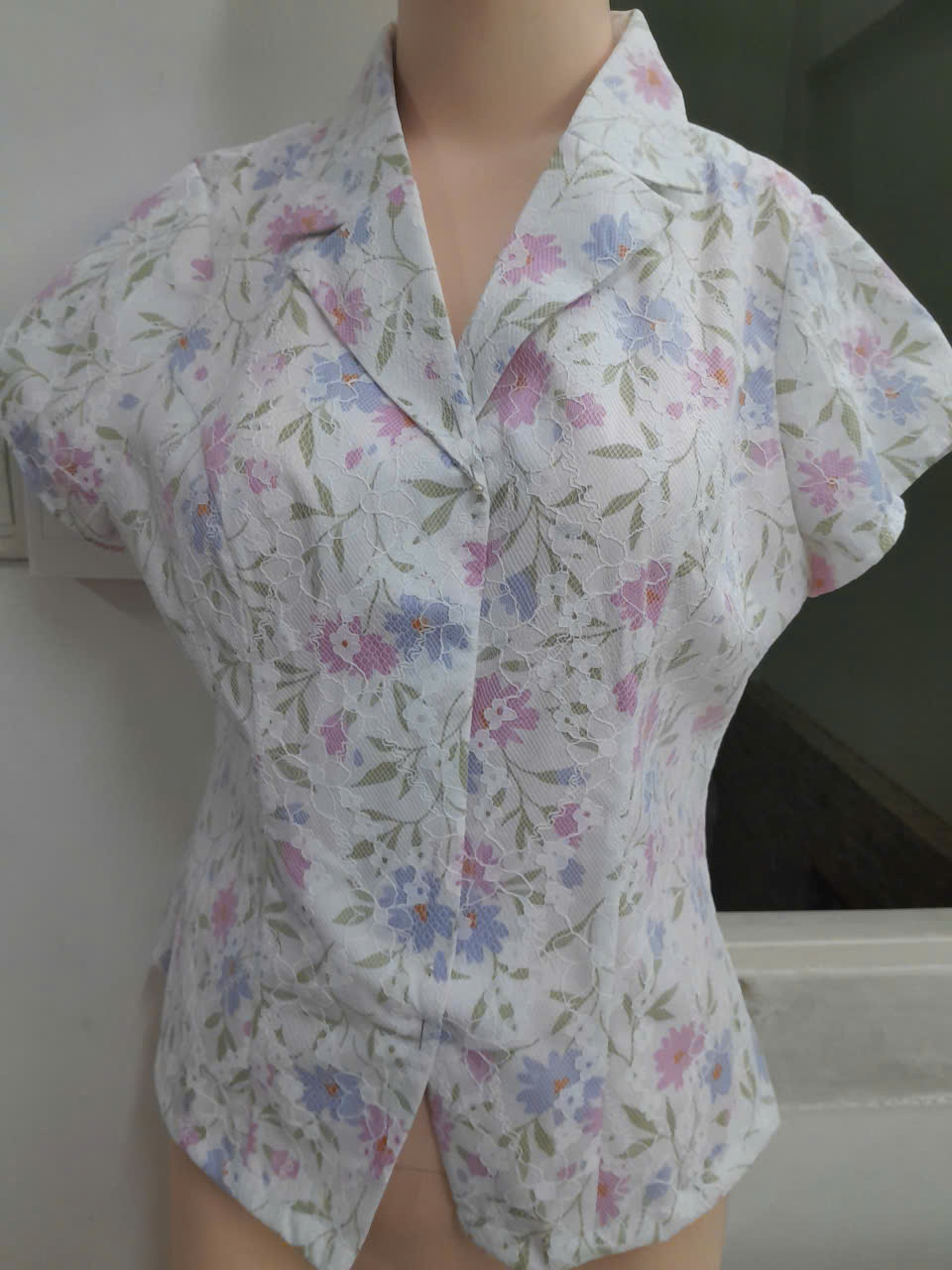 ÁO CỔ VEST REN HOA - TRẮNG