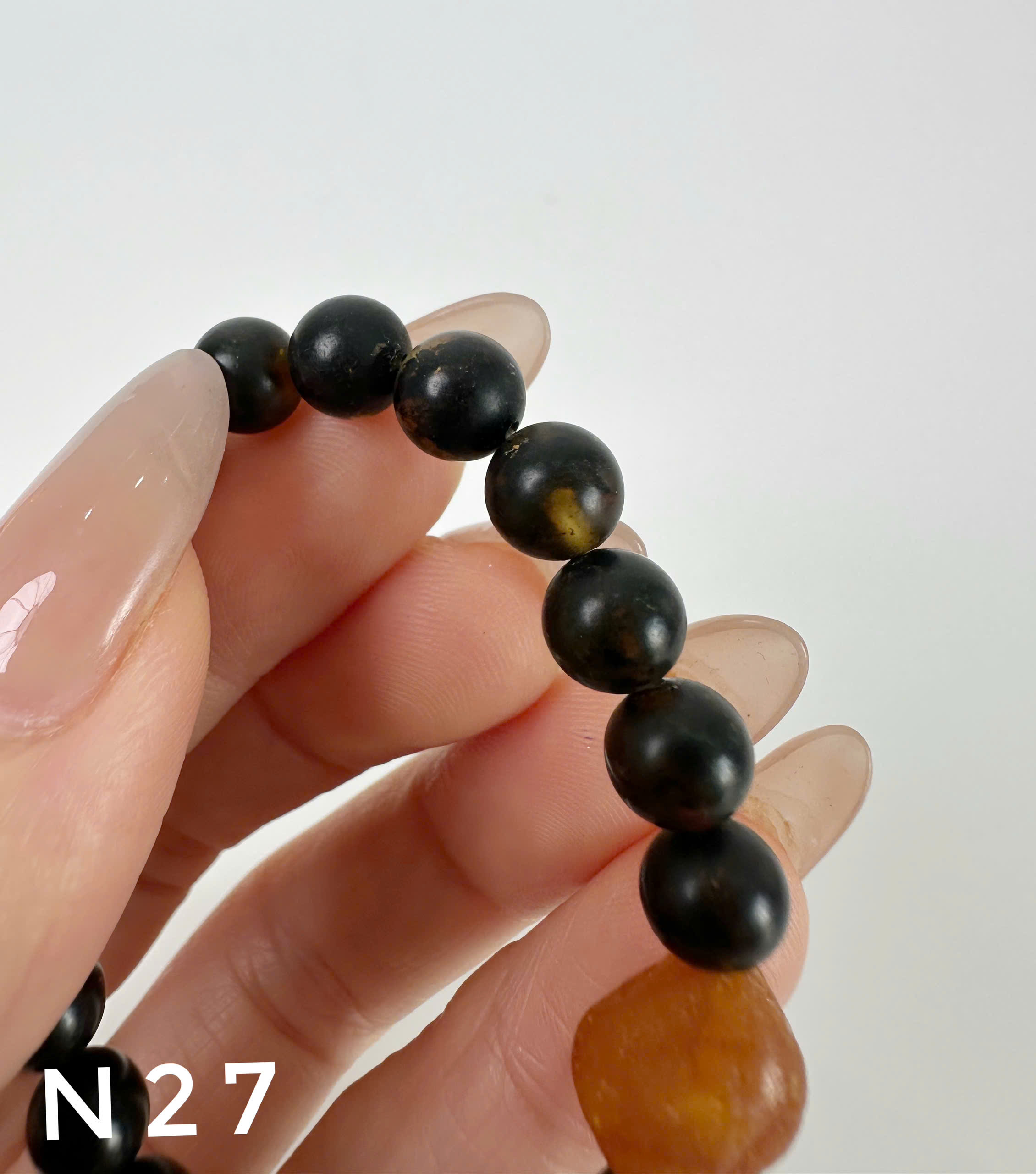 Vòng Tay Hổ Phách Rêu Đầm Lầy Mix Giọt Vàng Cho Bé - N27