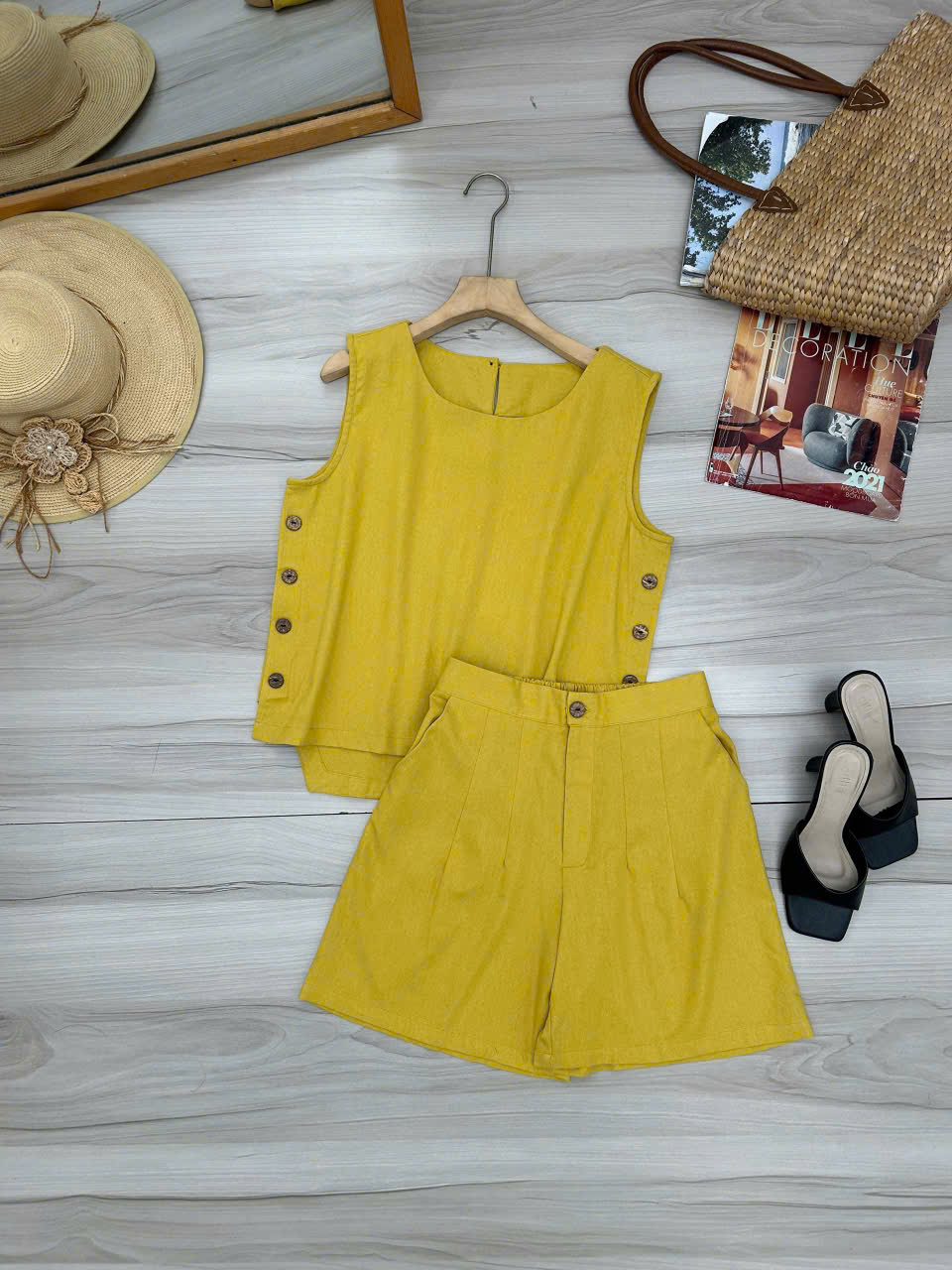 Set đùi Linen bột áo sát nách phối nút
