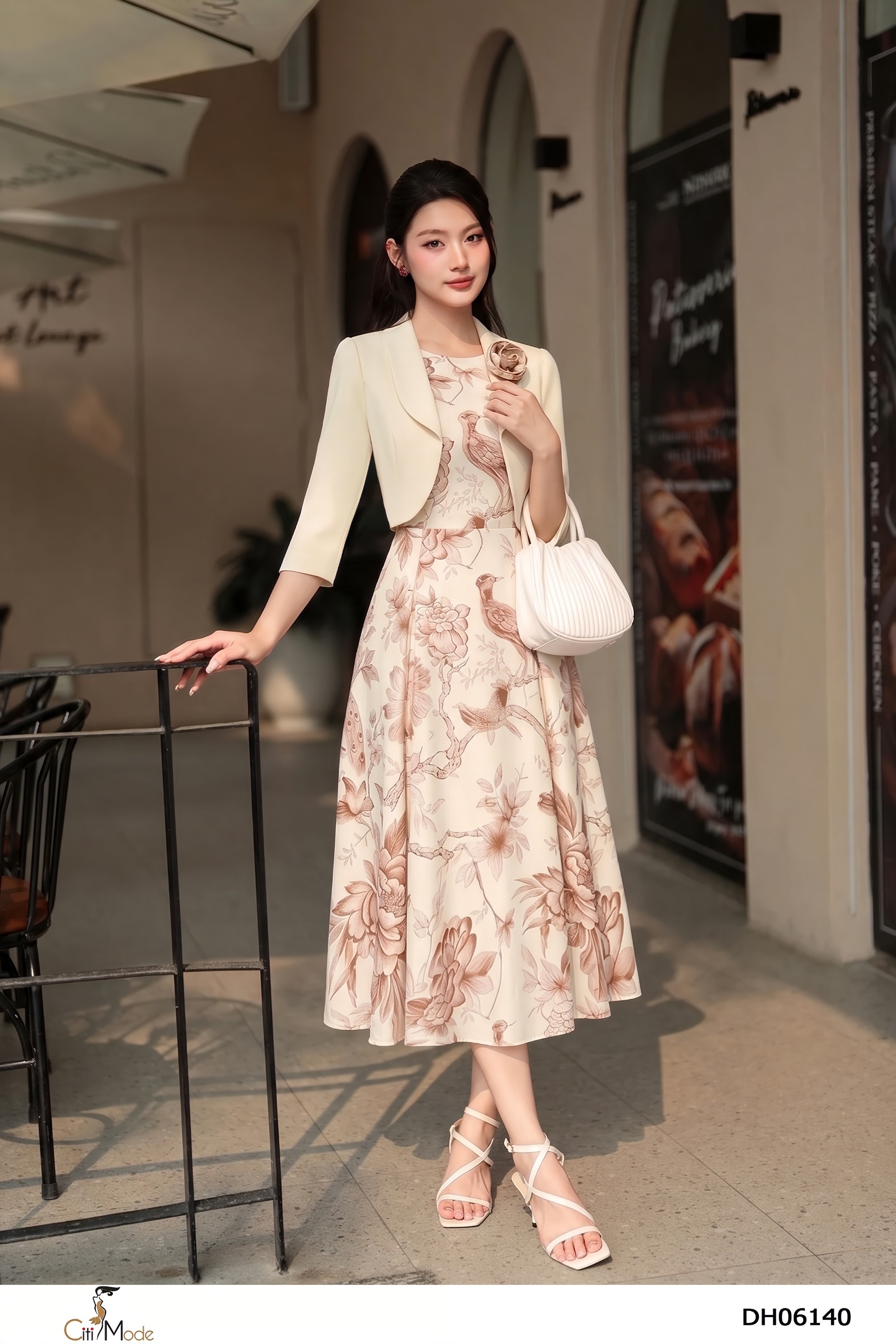 Đầm xòe hoa nâu giả set cổ tròn tay lỡ, đính hoa