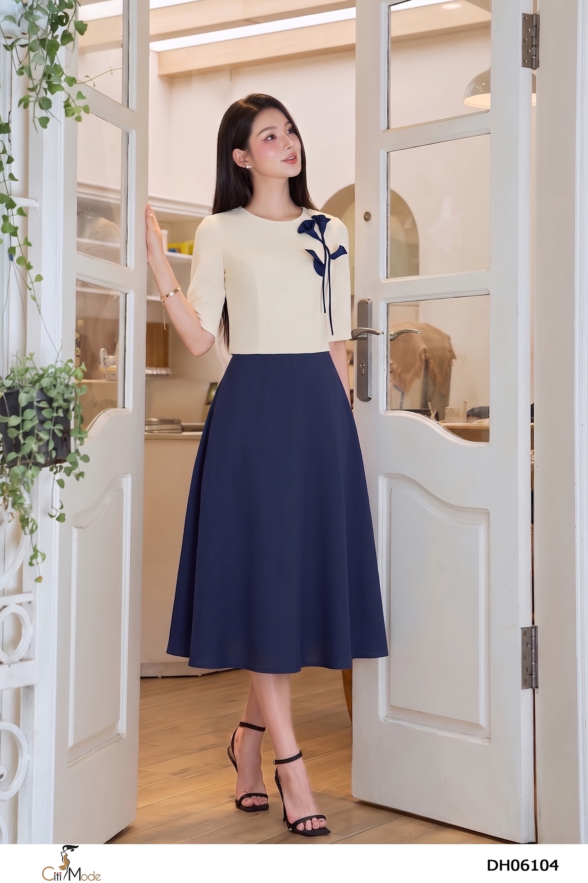 Đầm xòe xanh đen phối áo croptop đính hoa tay lỡ_thumbnail_3