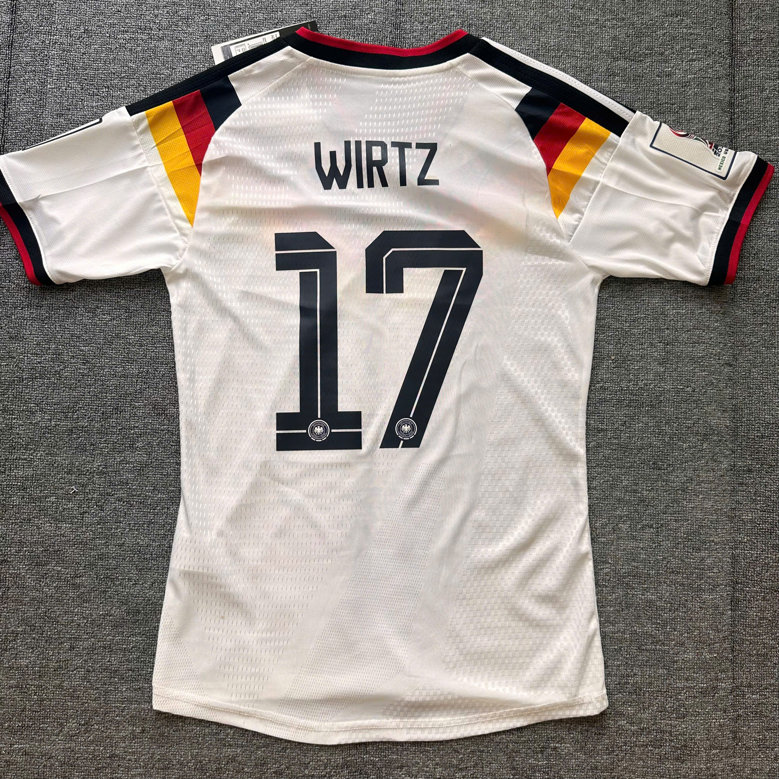 SALE 7 - Size: S