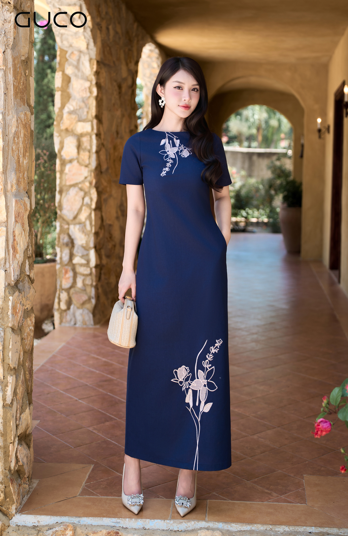 GUCO Đầm Suông Navy Thêu Hoa_thumbnail_3