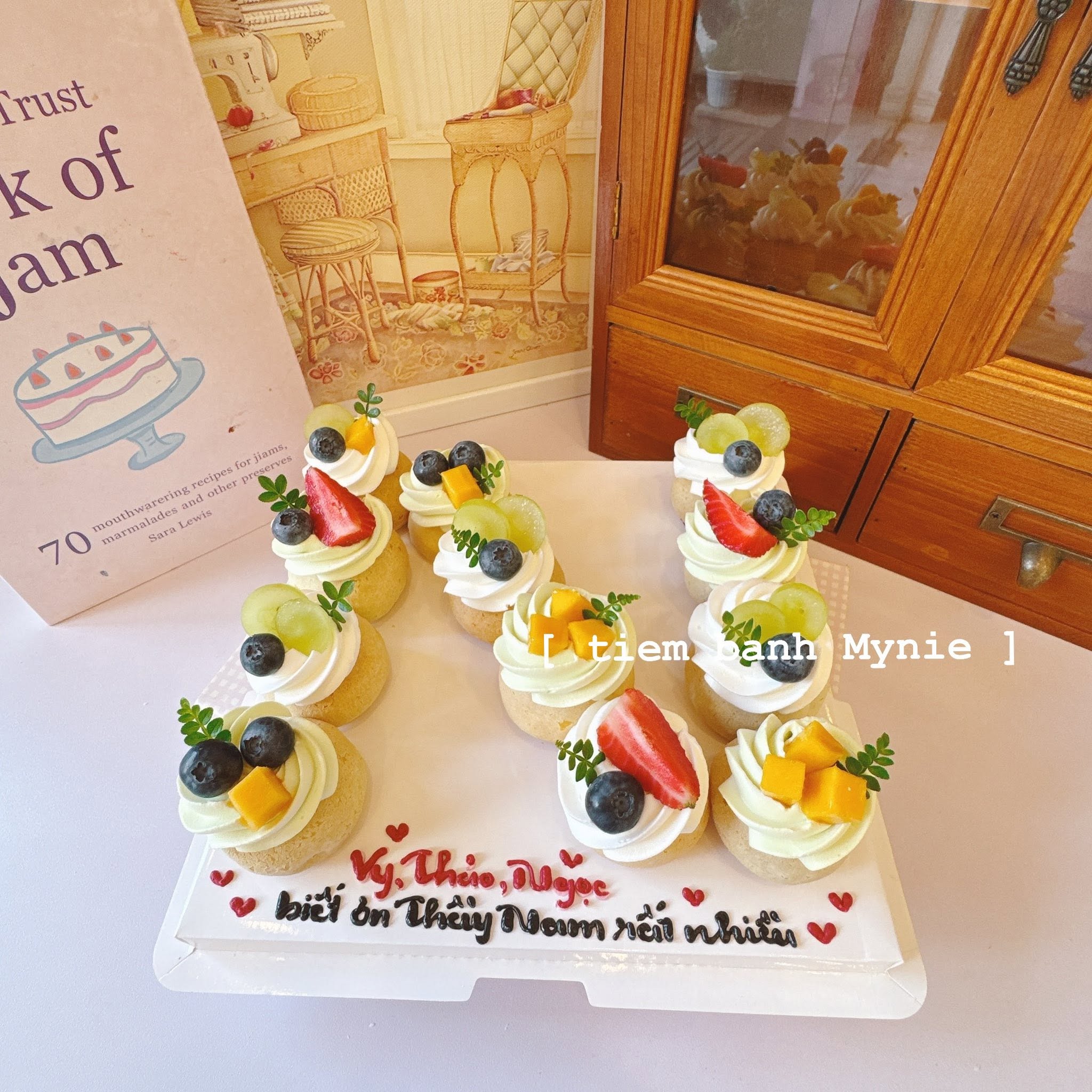 Set bánh su trang trí hình chữ