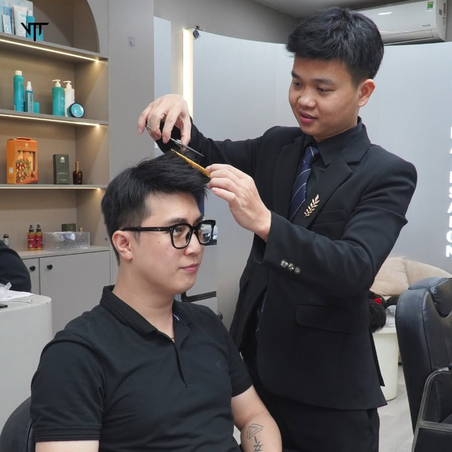 thai-son-toc-gia-tu-van-khach-hang-togihair