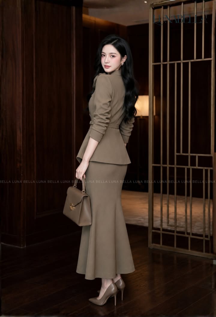 Áo blazer không cổ cài hoa LYRIS màu NÂU_thumbnail_2