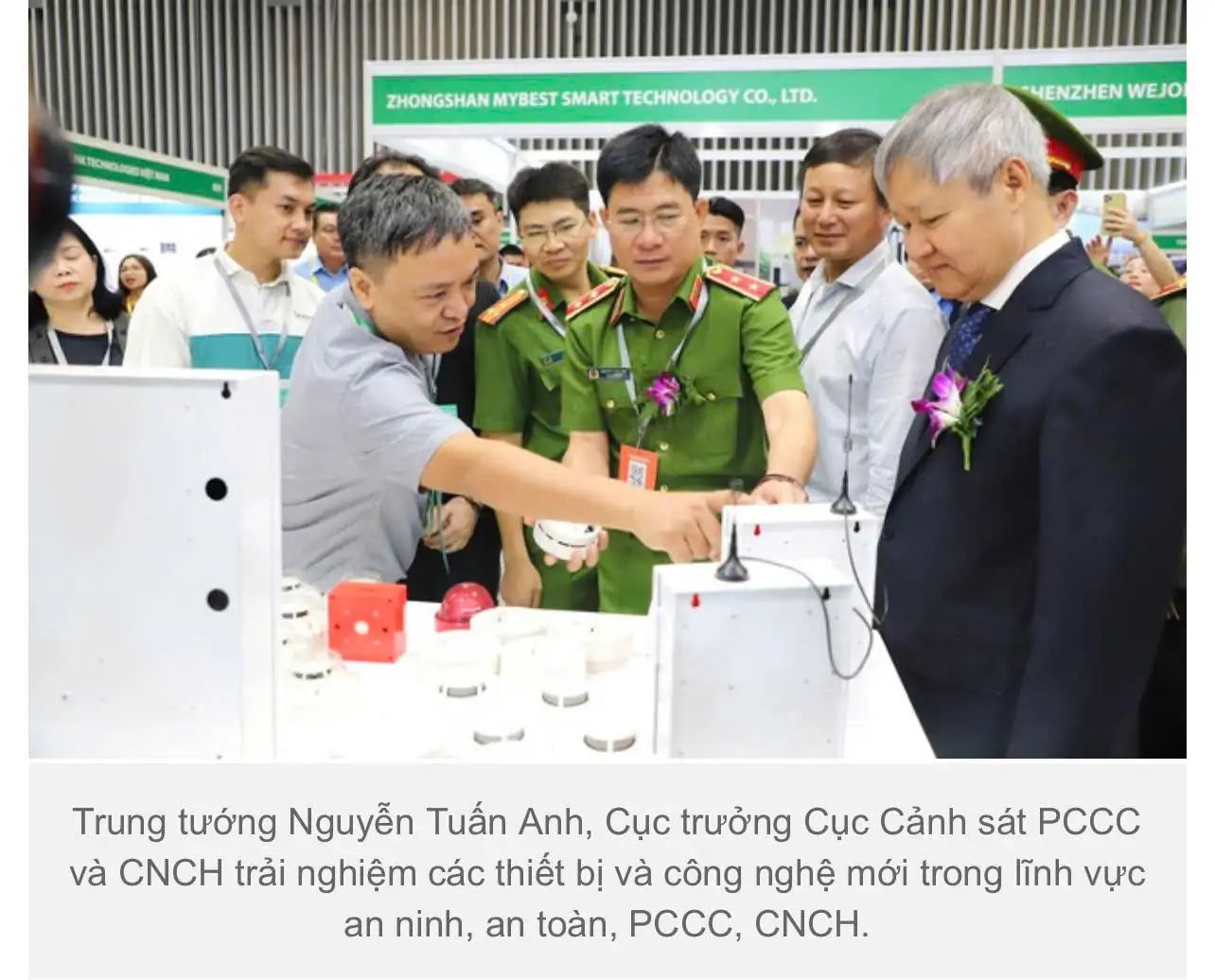trung-tuong-nguyen-tuan-anh-trai-nghiem-thiet-bi-bao-chay-FireSmart