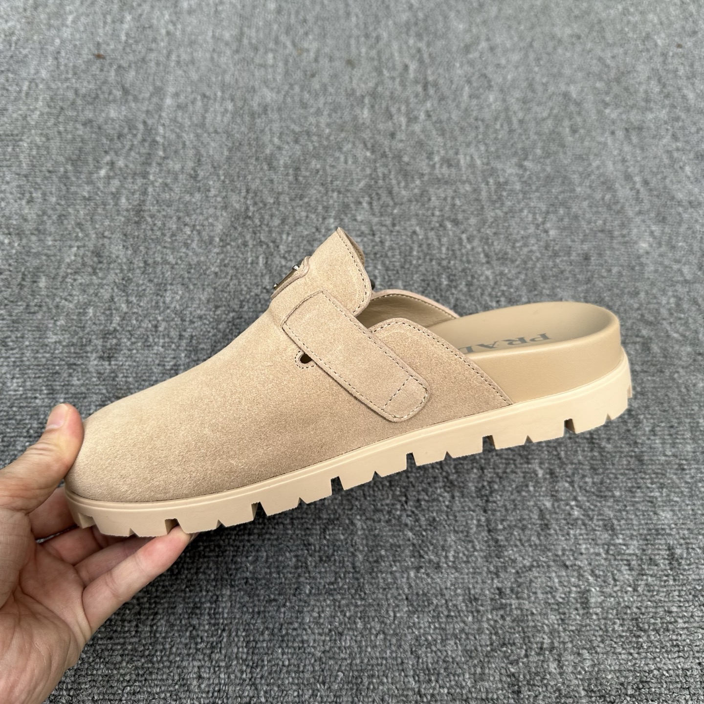 Sục PRADA_thumbnail_3