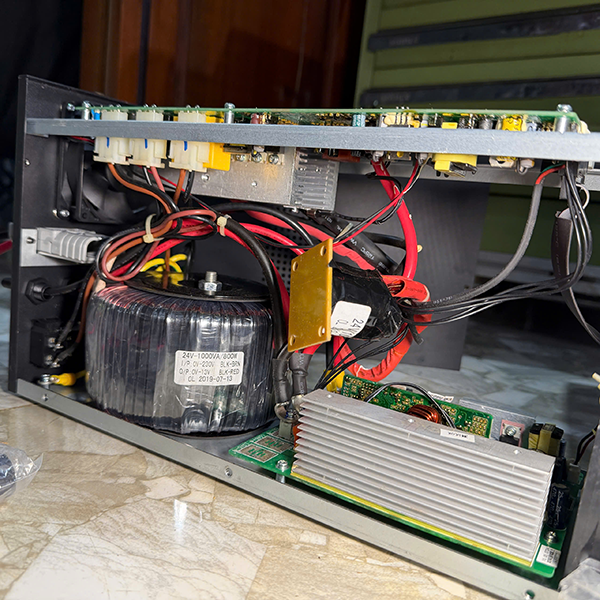 UPS 24V-220v SIN chuẩn có cổng kết nối tấm pin NLMT 1KVA_thumbnail_5