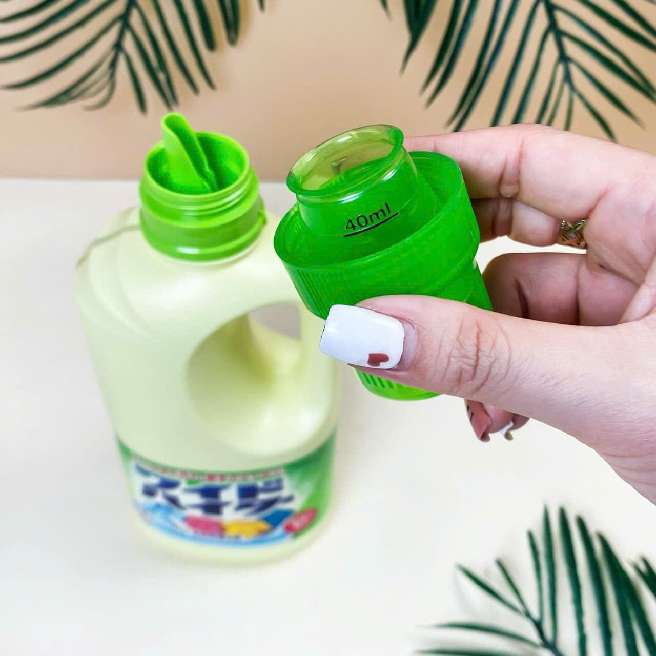 Nước Tẩy Quần Áo Màu Kao 1000ml_thumbnail_2